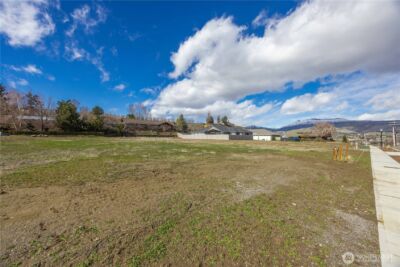 1804 North Road , Wenatchee, WA 98801