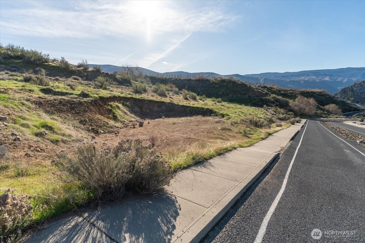 9988 Saska Way , Entiat, WA 98822