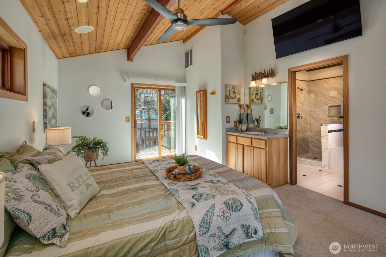 667 Wyatt Lane W, Seabeck, WA 98380