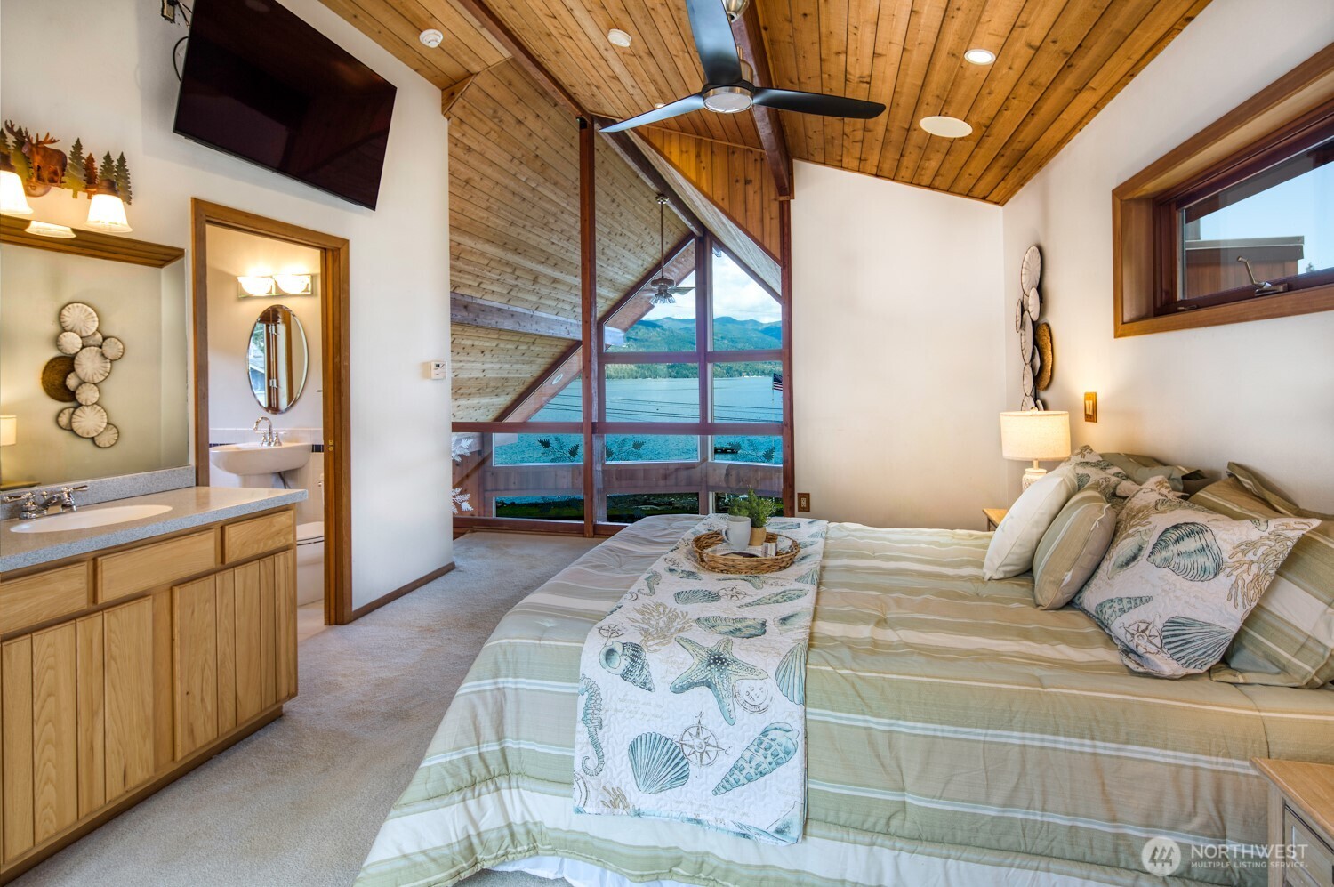 667 Wyatt Lane W, Seabeck, WA 98380