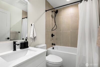 10533 E Stone Avenue N, Seattle, WA 98133 - Photo 17