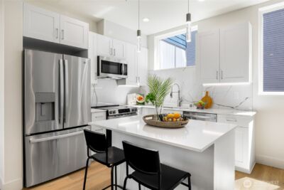 10533 E Stone Avenue N, Seattle, WA 98133 - Photo 4