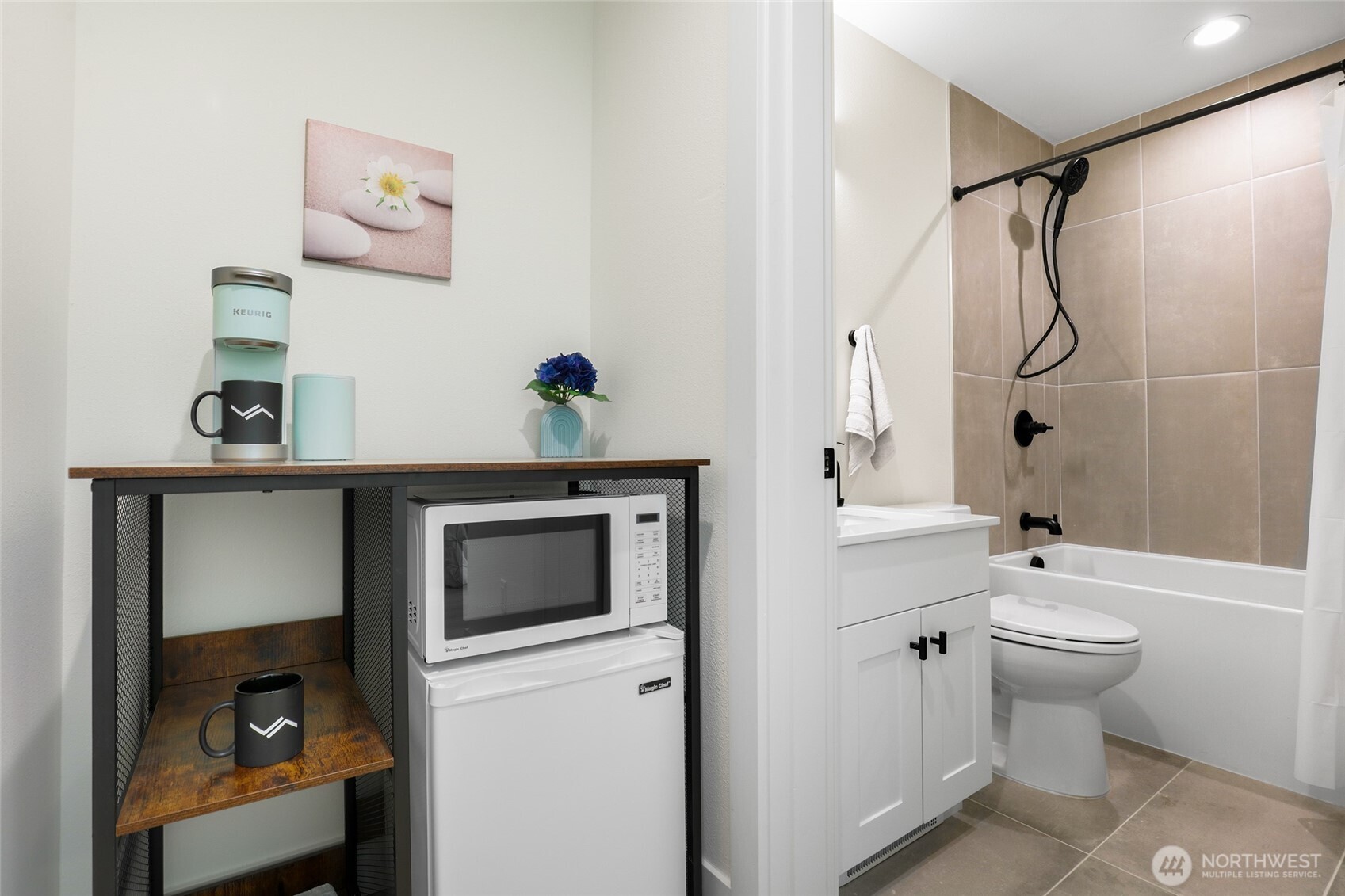 10533 E Stone Avenue N, Seattle, WA 98133