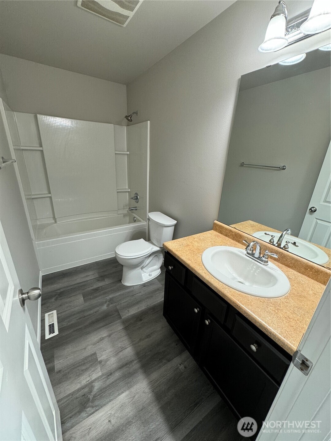 1163 Swan Loop , Dupont, WA 98327