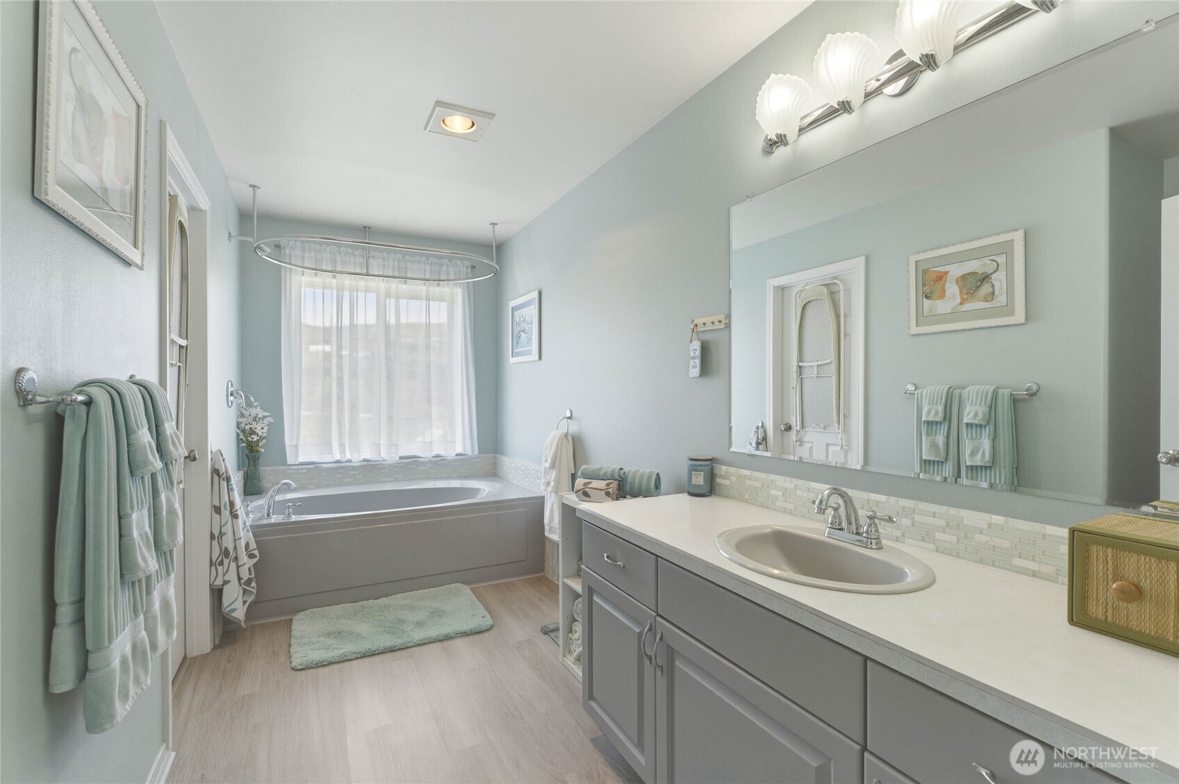 2837 Riviera Boulevard , Malaga, WA 98828