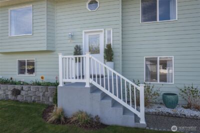 2837 Riviera Boulevard , Malaga, WA 98828 - Photo 2