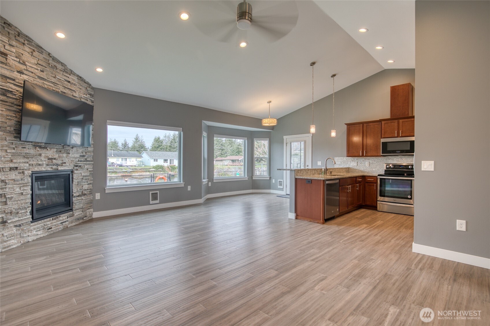 401 Canal Drive SE, Ocean Shores, WA 98569