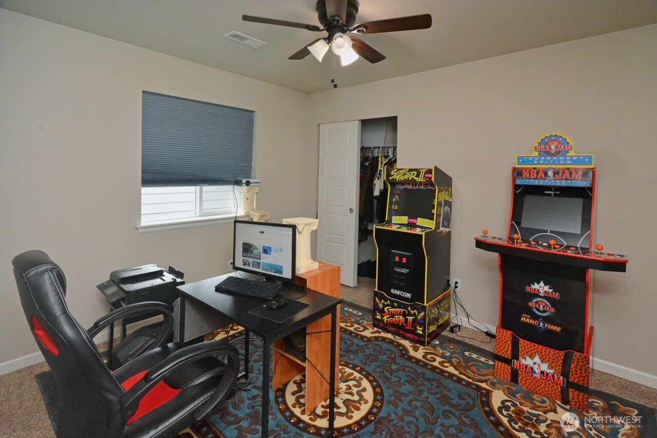 9976 Charles Street , Yelm, WA 98597