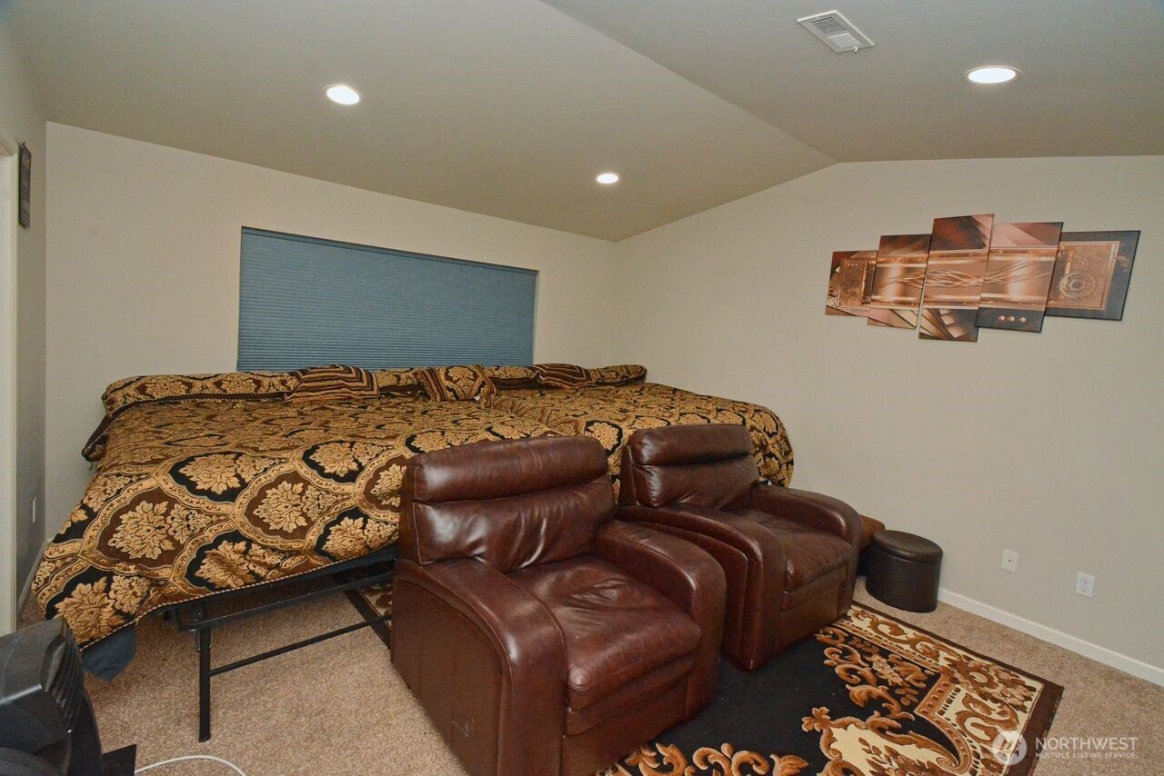 9976 Charles Street , Yelm, WA 98597