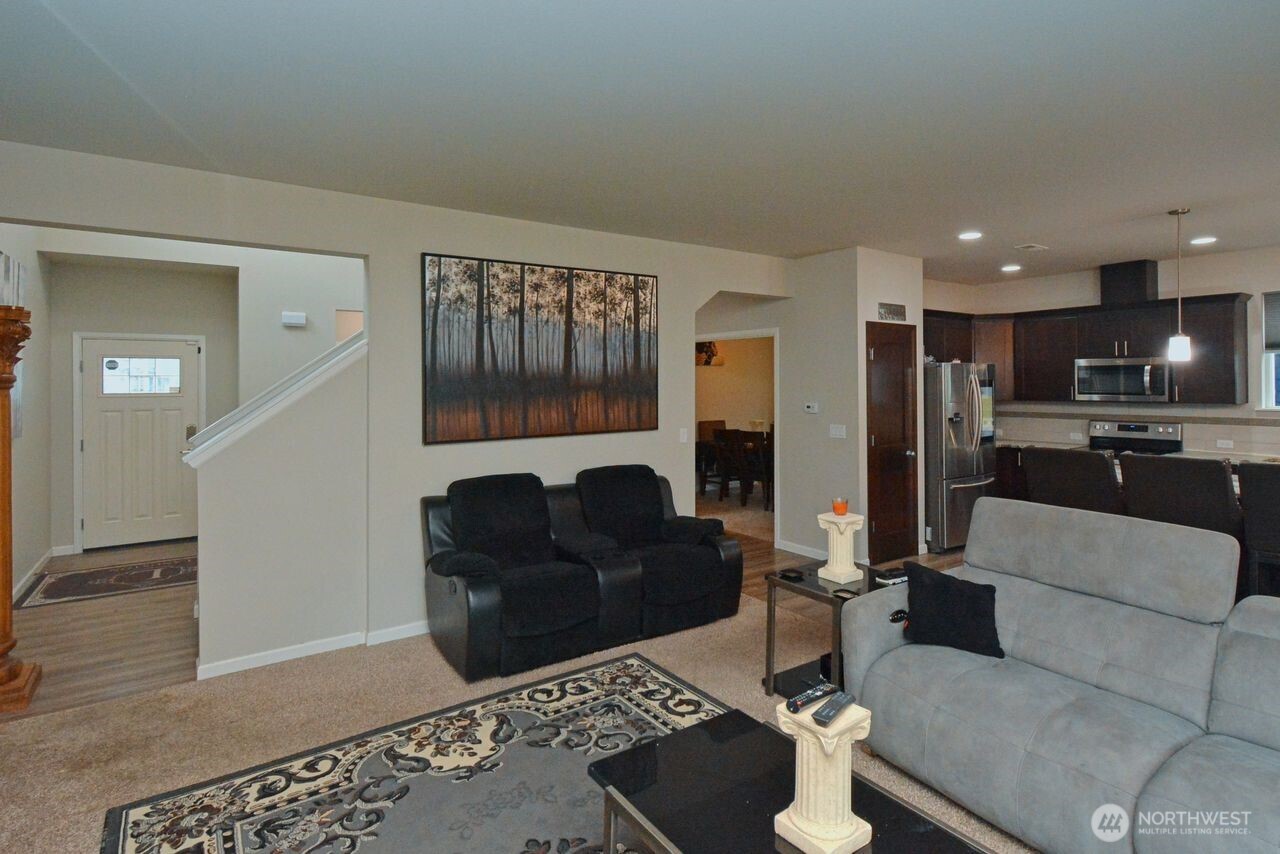 9976 Charles Street , Yelm, WA 98597