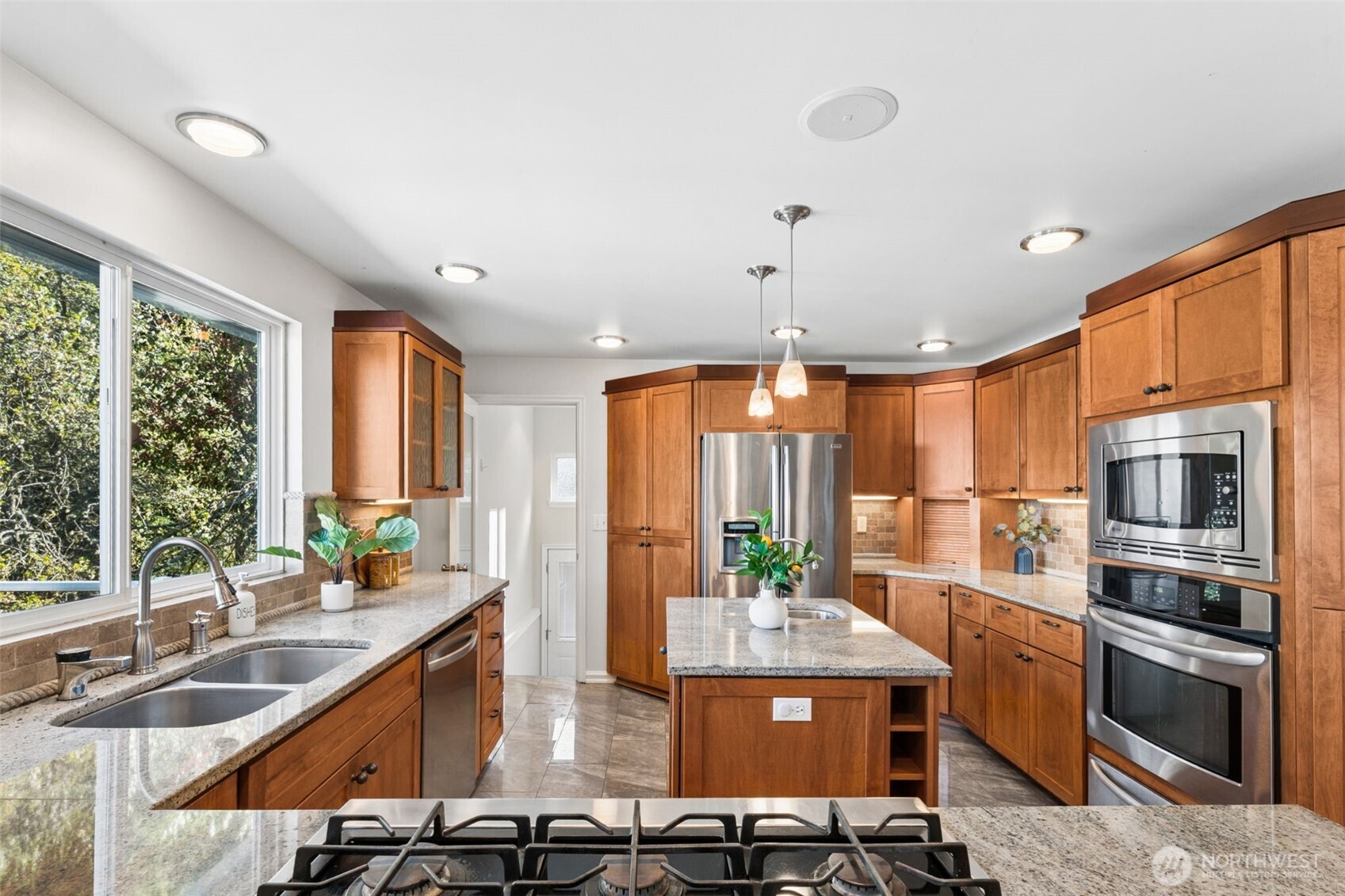 8424 East Side Drive NE, Tacoma, WA 98422