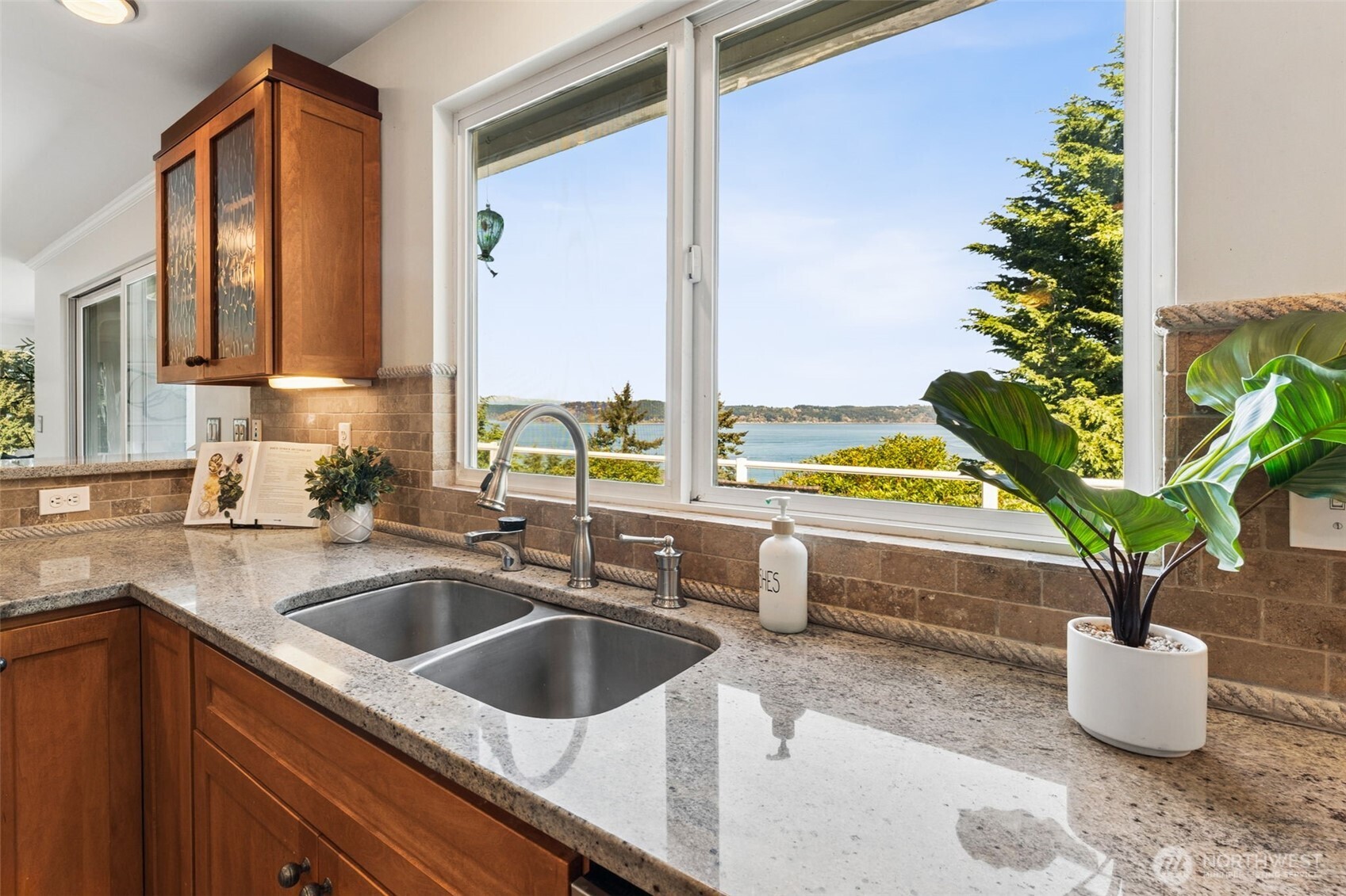 8424 East Side Drive NE, Tacoma, WA 98422