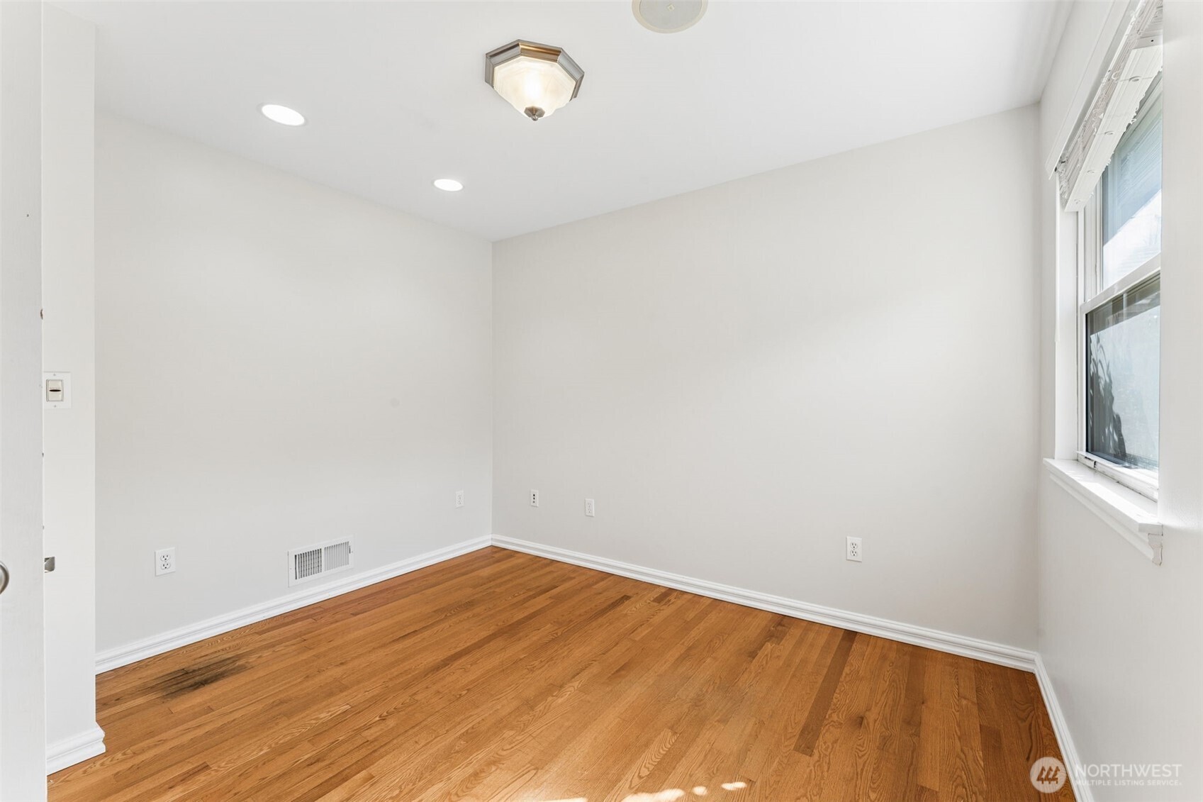 8424 East Side Drive NE, Tacoma, WA 98422