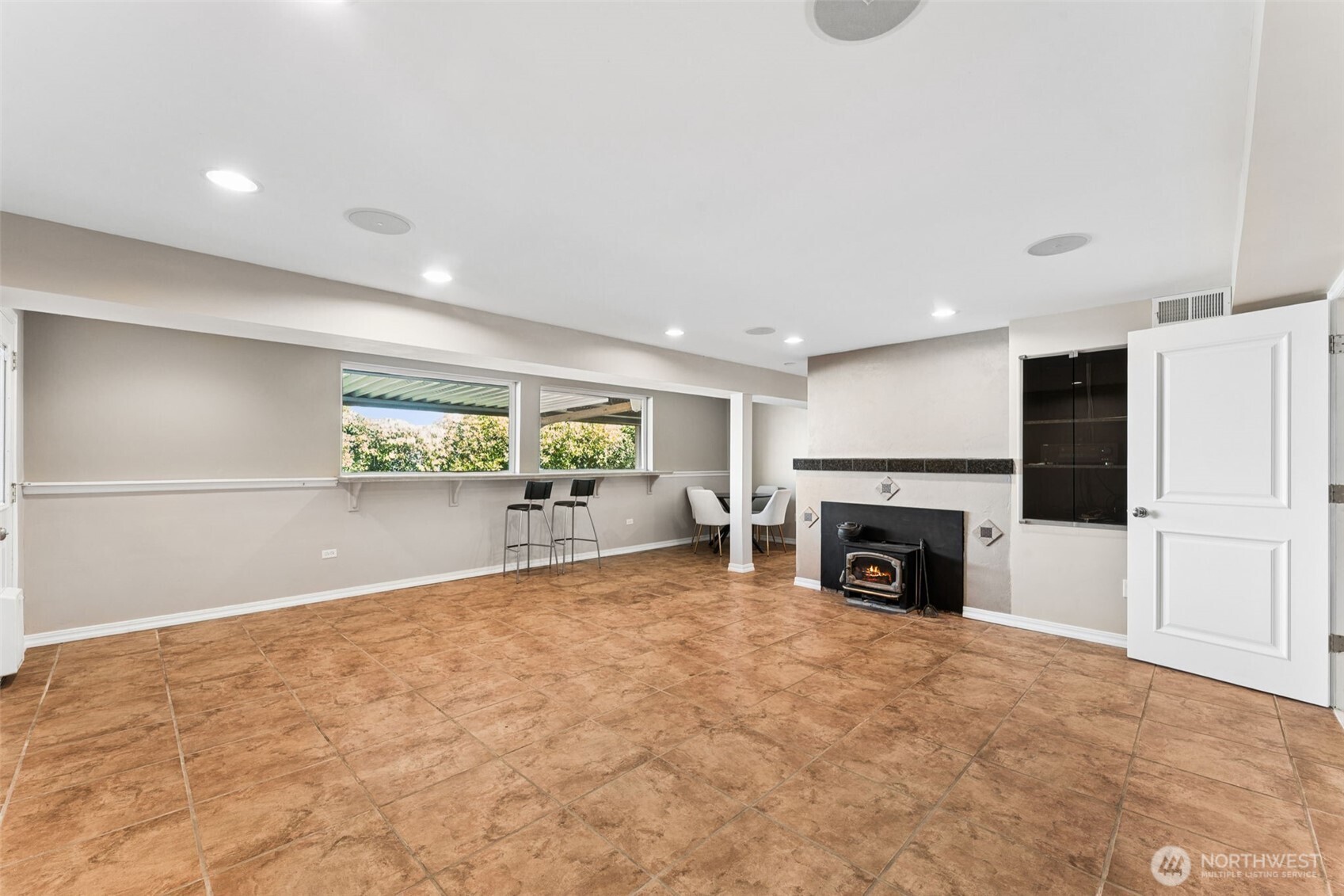 8424 East Side Drive NE, Tacoma, WA 98422