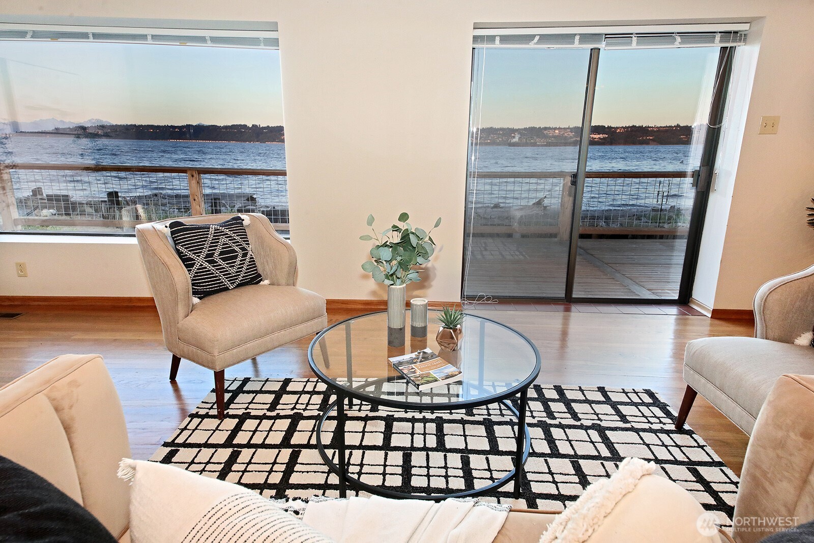 8267 Franklin Road , Clinton, WA 98236