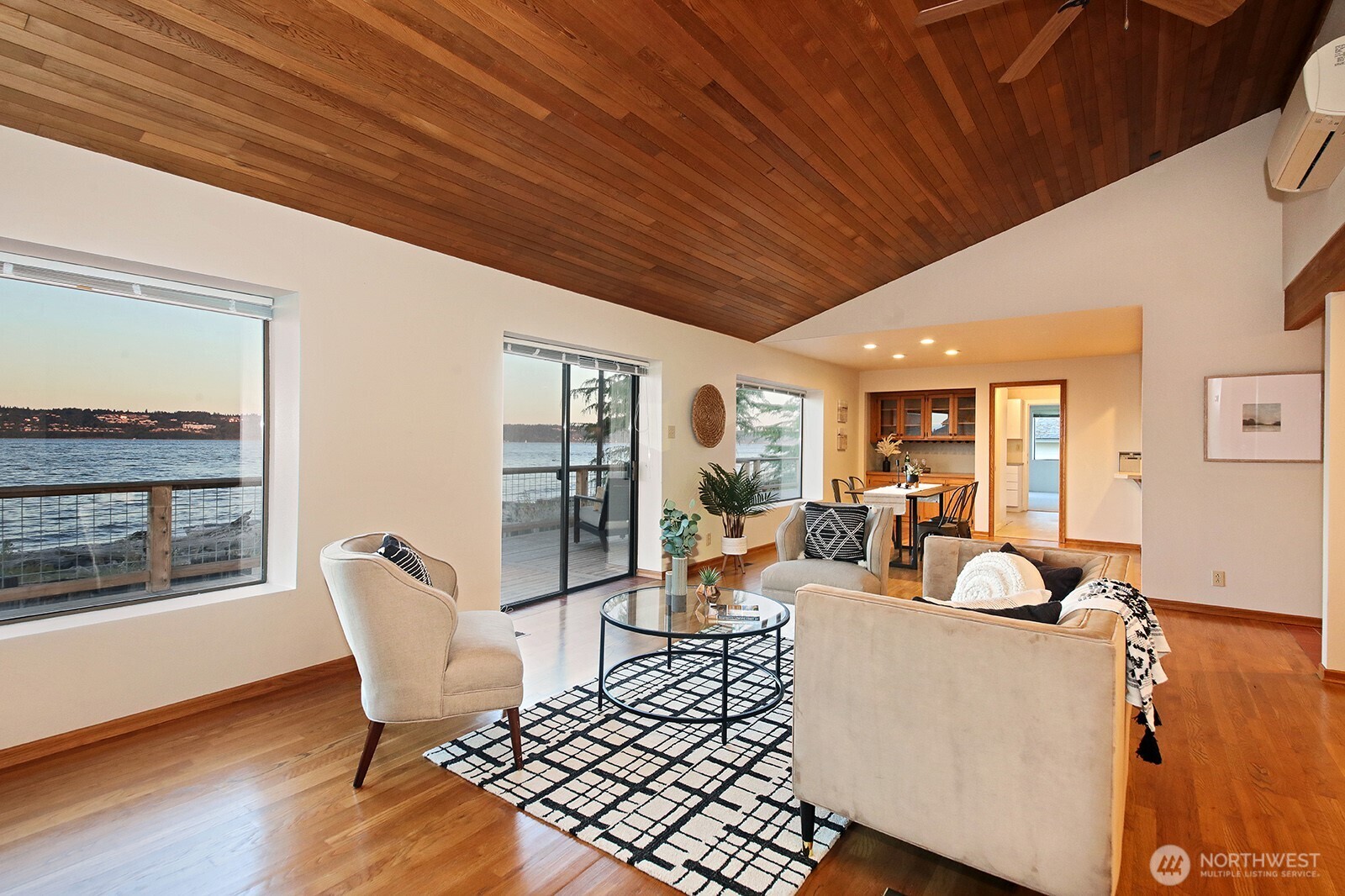 8267 Franklin Road , Clinton, WA 98236