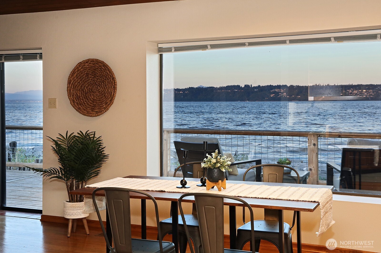 8267 Franklin Road , Clinton, WA 98236