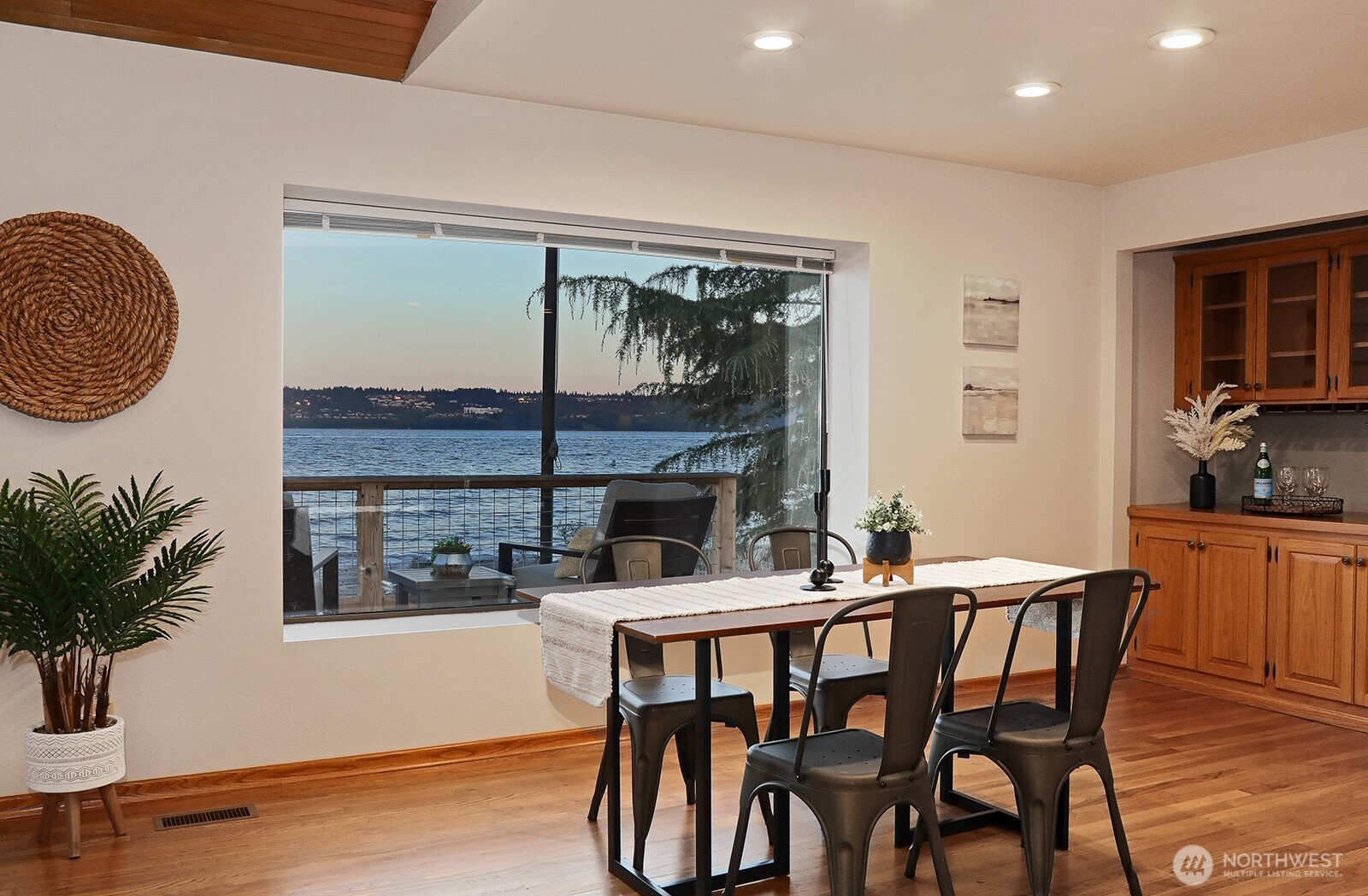 8267 Franklin Road , Clinton, WA 98236