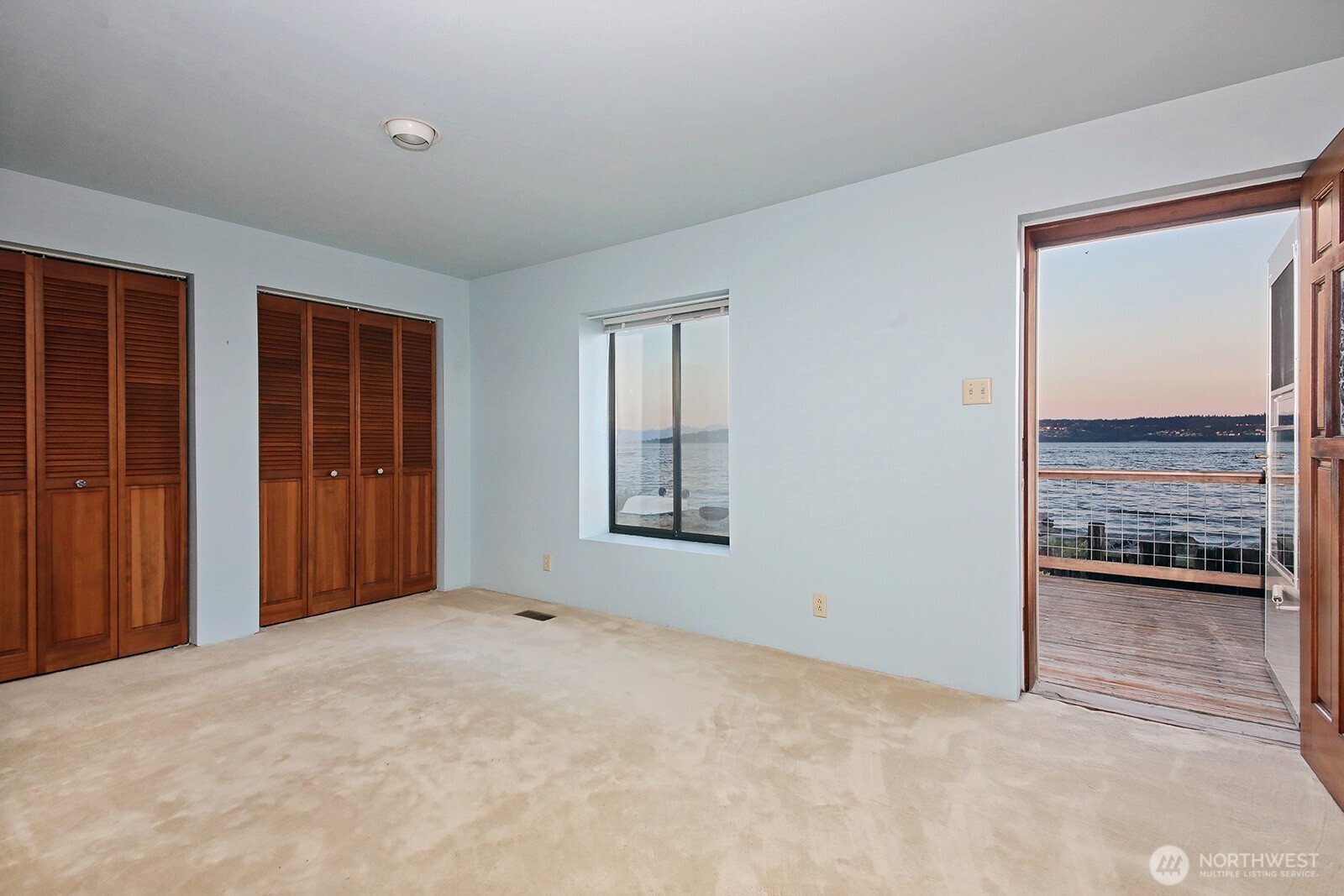 8267 Franklin Road , Clinton, WA 98236