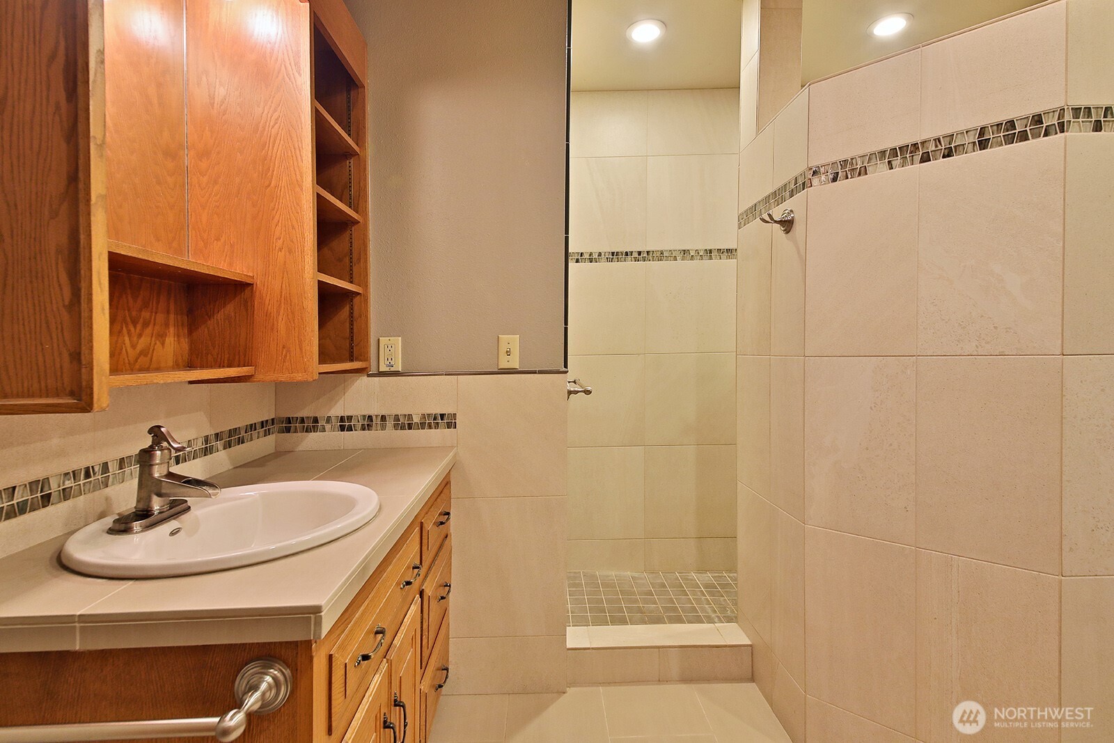 8267 Franklin Road , Clinton, WA 98236