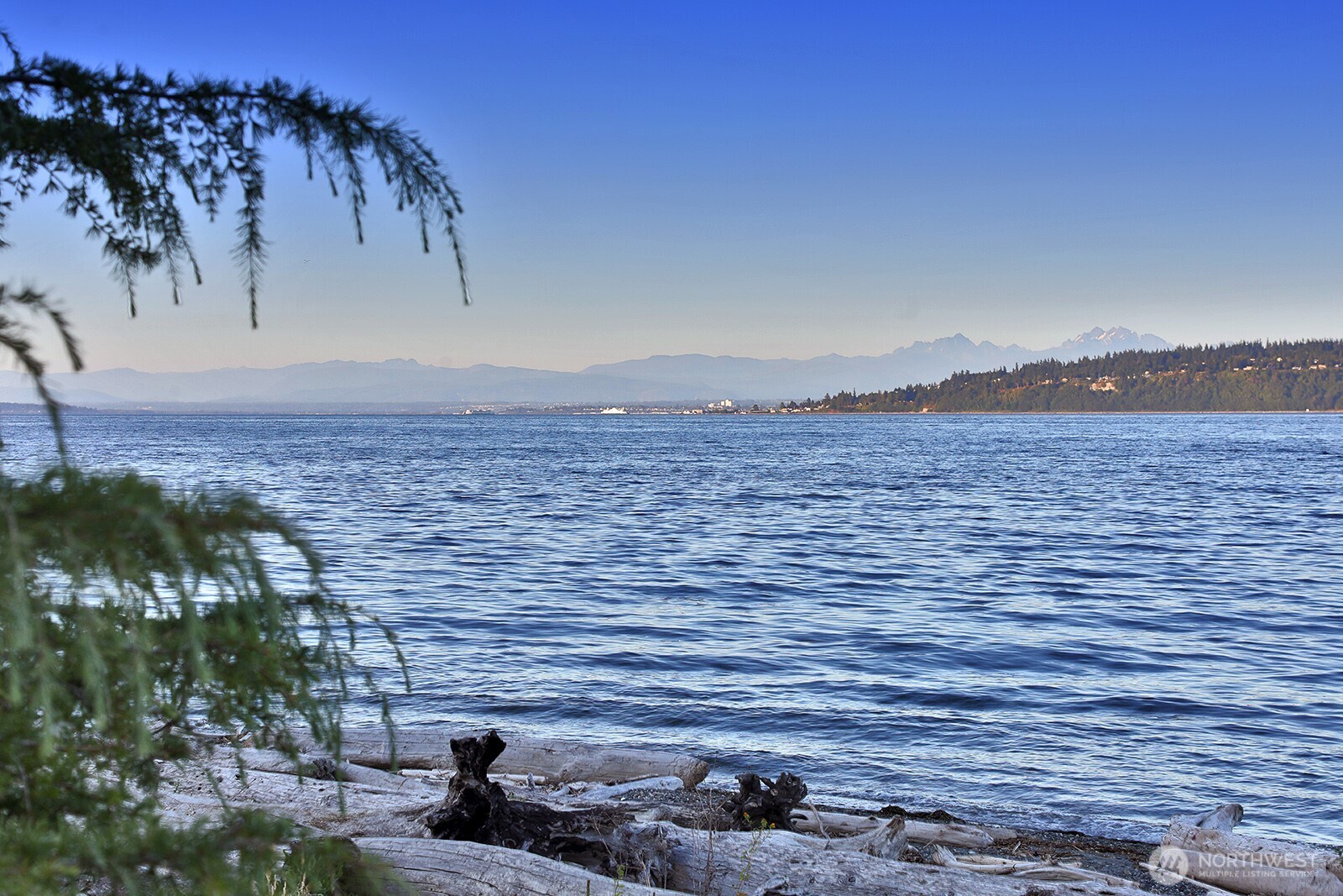 8267 Franklin Road , Clinton, WA 98236