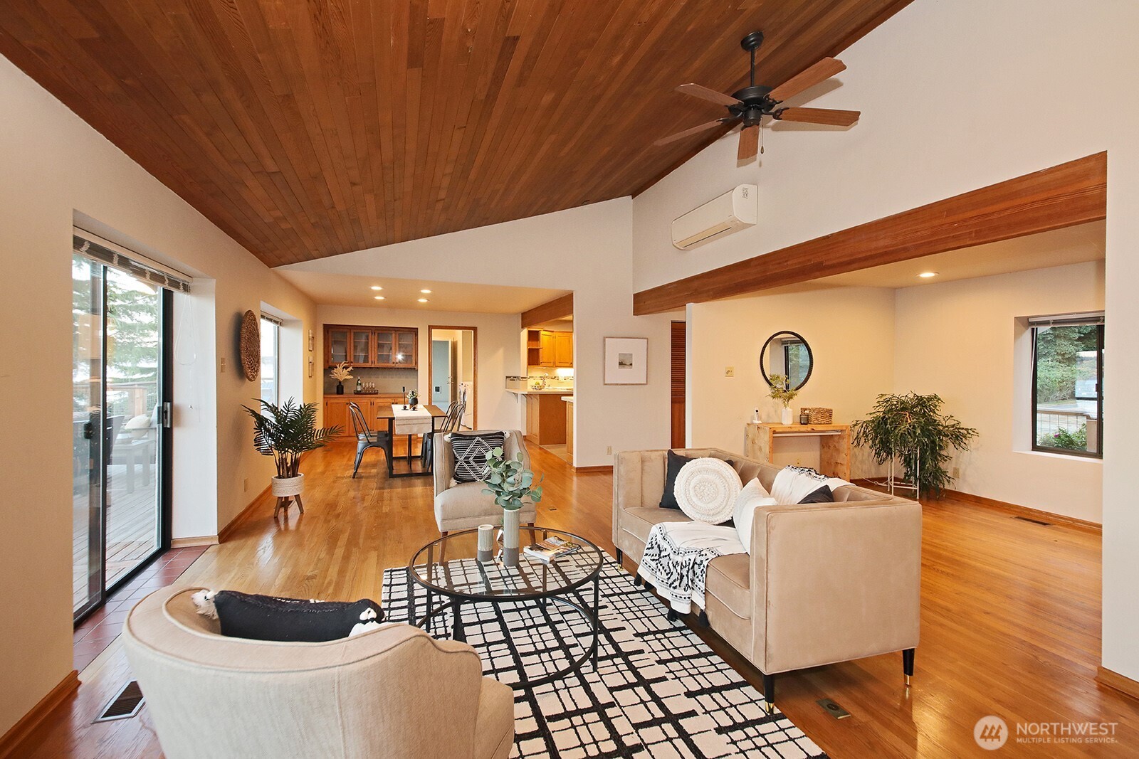 8267 Franklin Road , Clinton, WA 98236