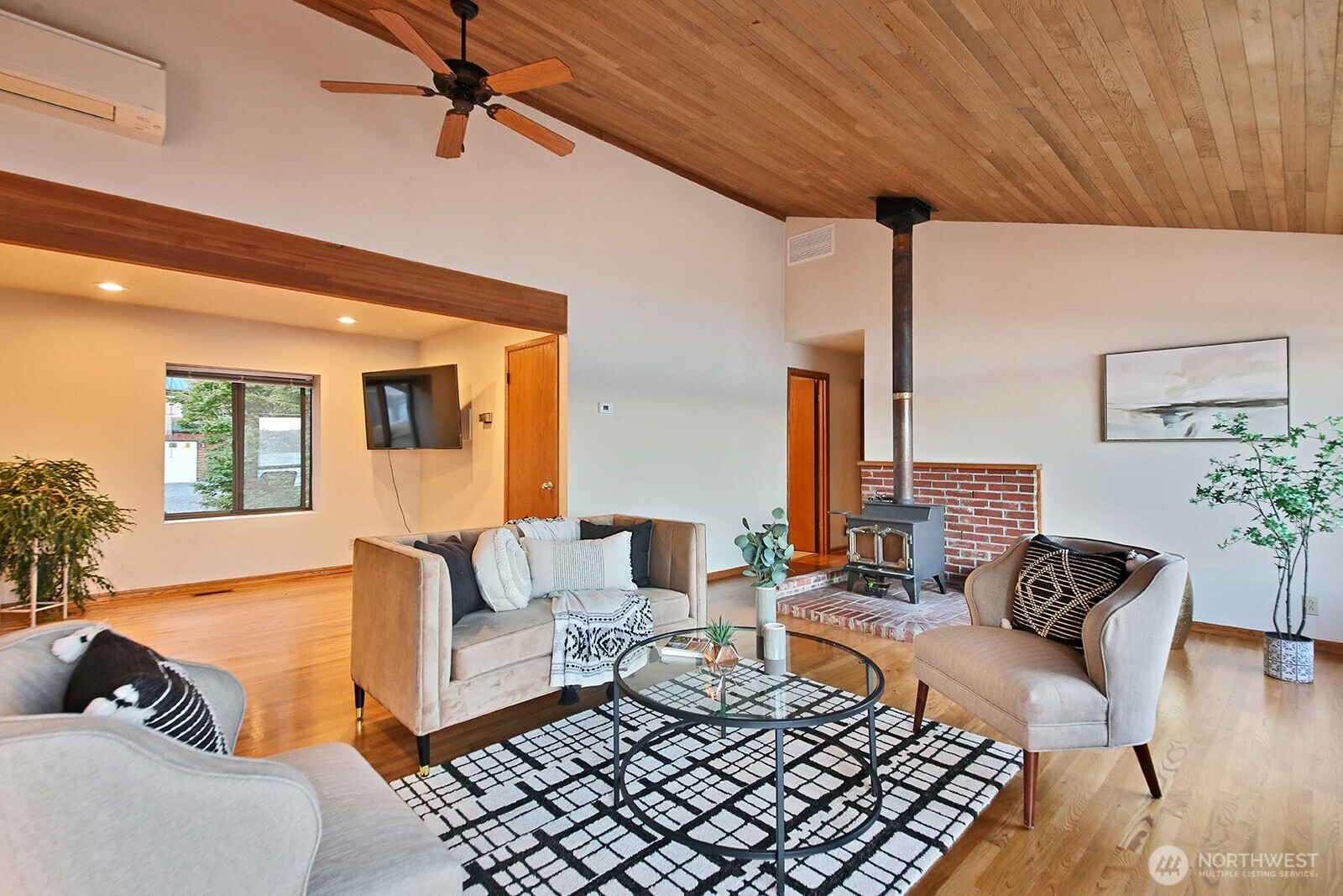 8267 Franklin Road , Clinton, WA 98236