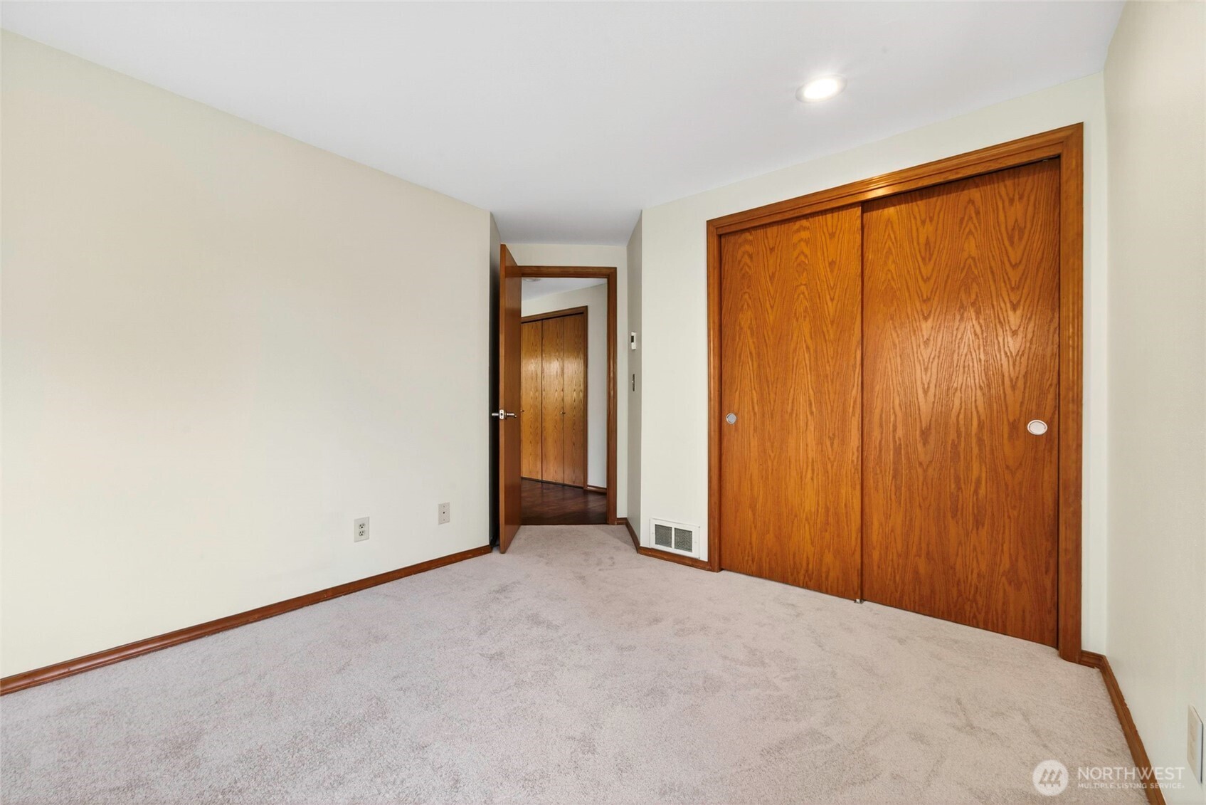 432 3rd Avenue S #B204, Edmonds, WA 98020