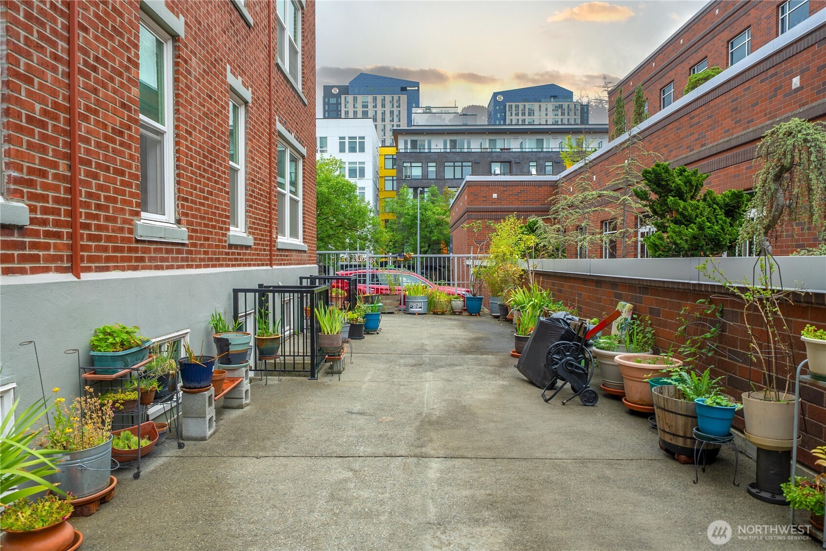 905 NE 43rd Street #107, Seattle, WA 98105