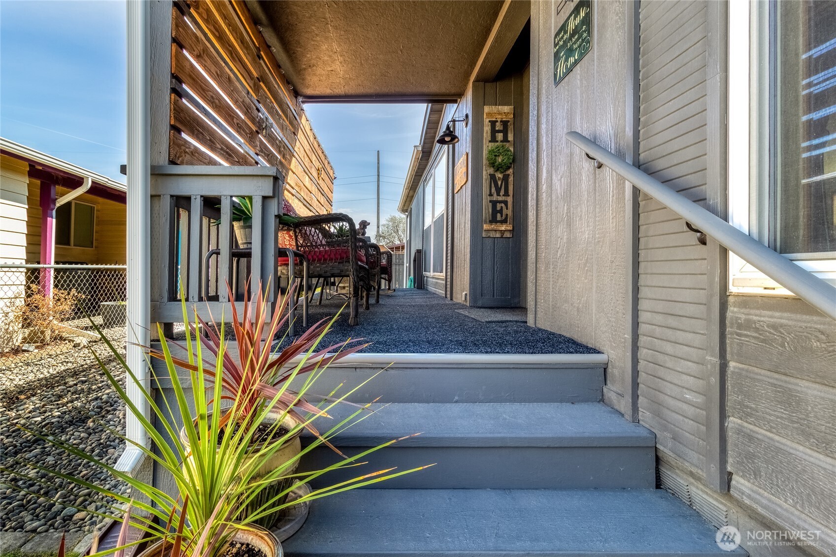 542 NE Fleetwood Avenue , College Place, WA 99324