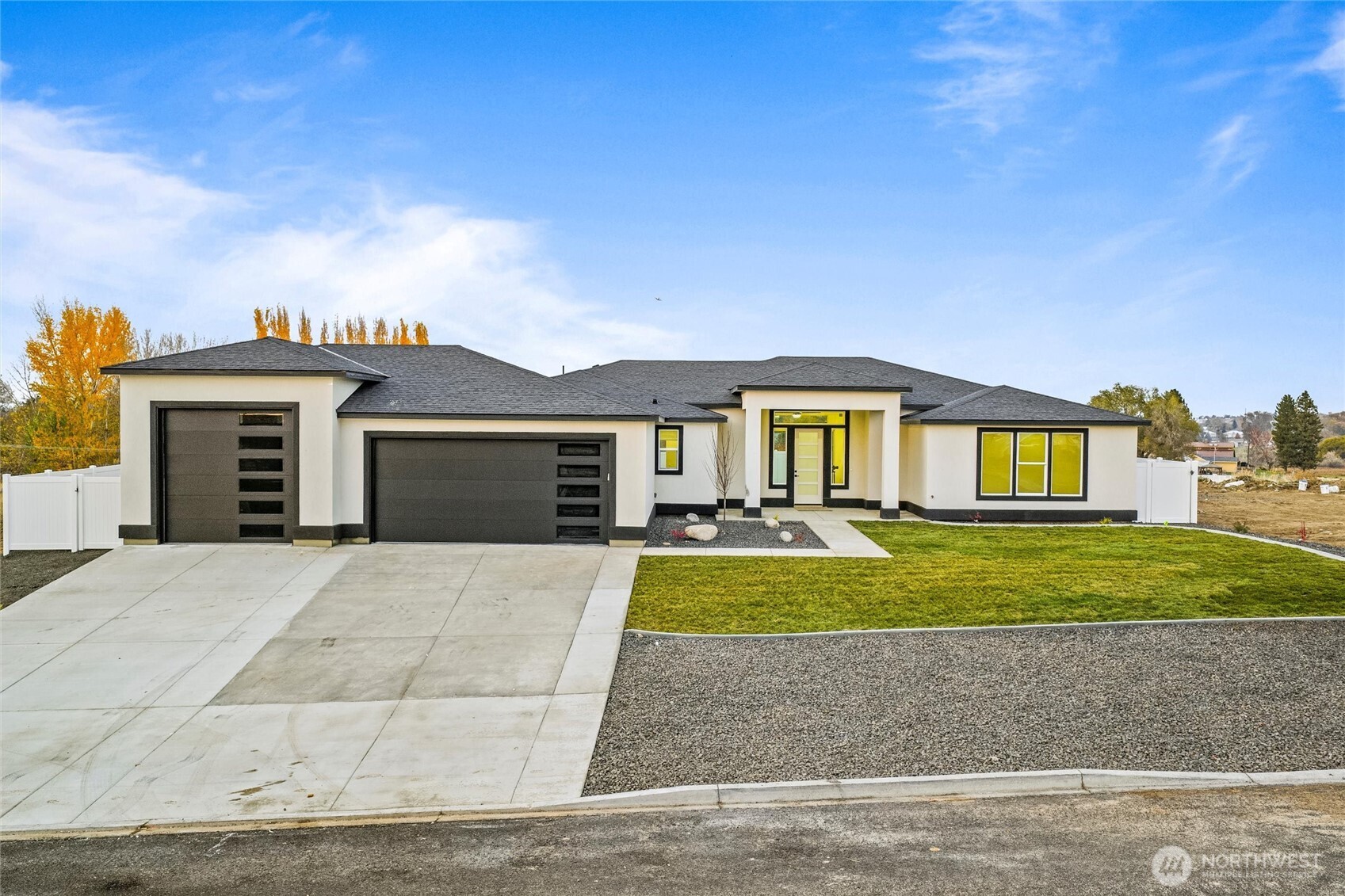 7838 NE Blue Jay Dr , Moses Lake, WA 98837