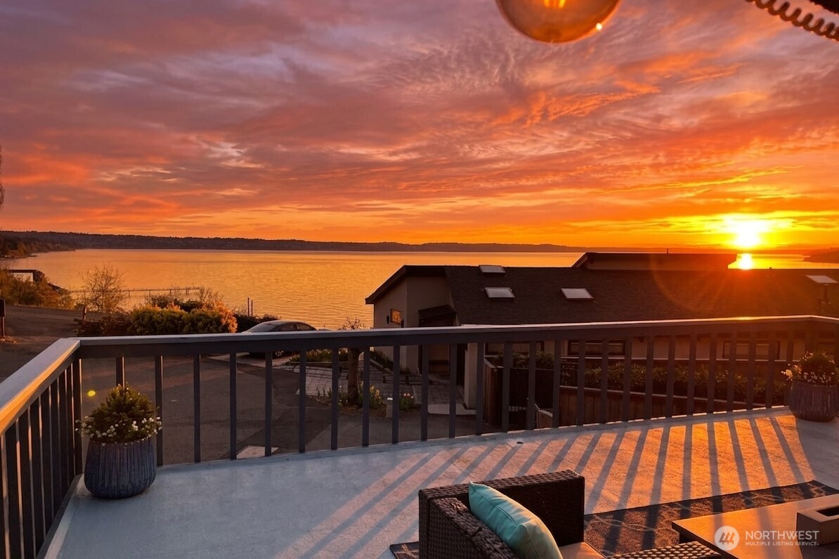 21550 1st Court S, Normandy Park, WA 98198