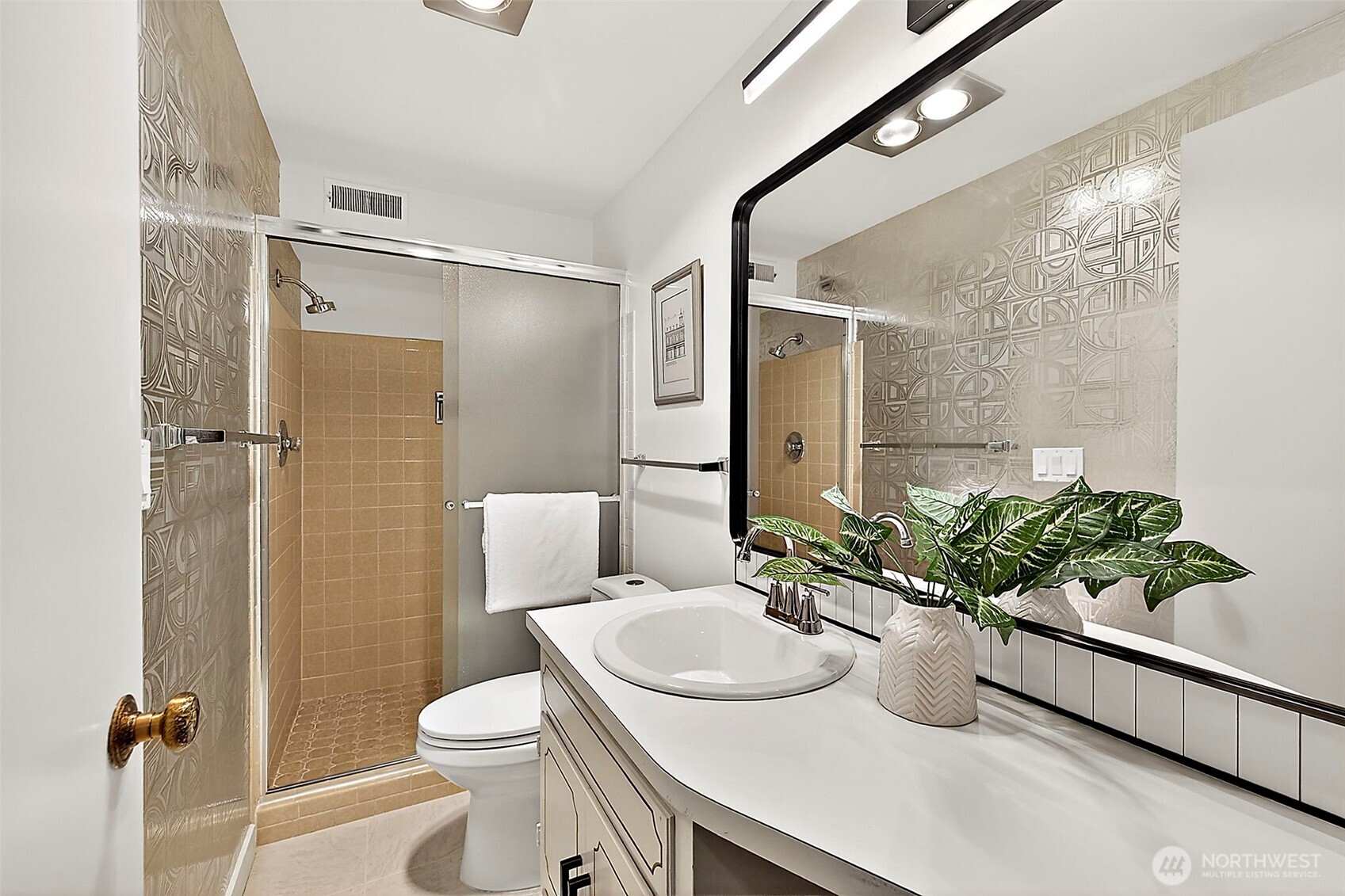 21550 1st Court S, Normandy Park, WA 98198