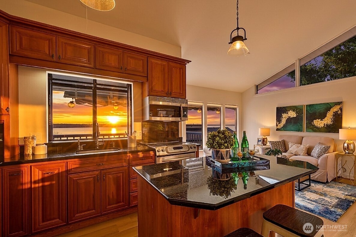 21550 1st Court S, Normandy Park, WA 98198