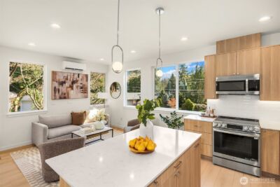 10829 11th Avenue NE, Seattle, WA 98125 - Photo 2