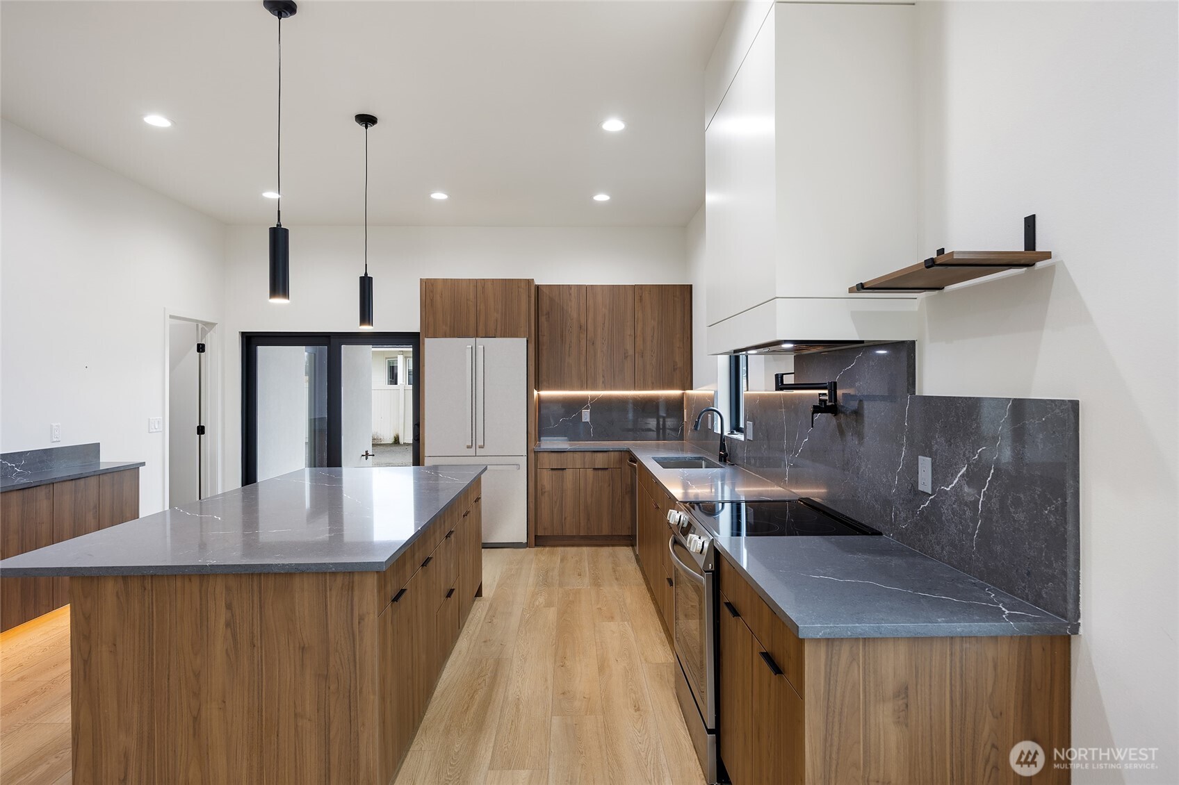501 S Sand Dune Road , Moses Lake, WA 98837