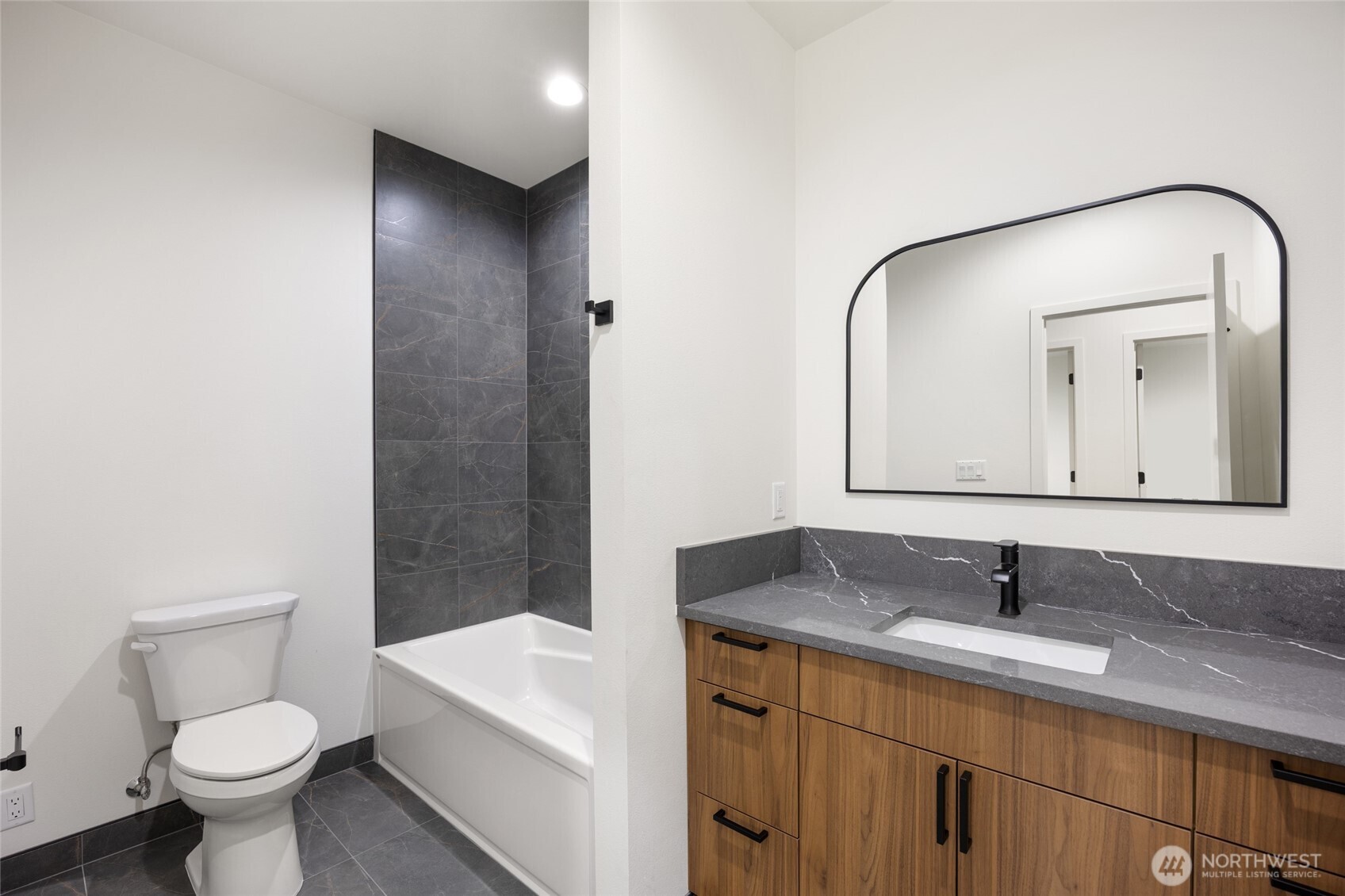 501 S Sand Dune Road , Moses Lake, WA 98837