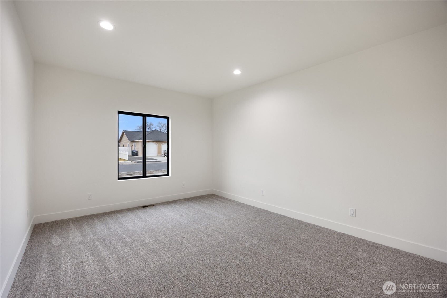 501 S Sand Dune Road , Moses Lake, WA 98837