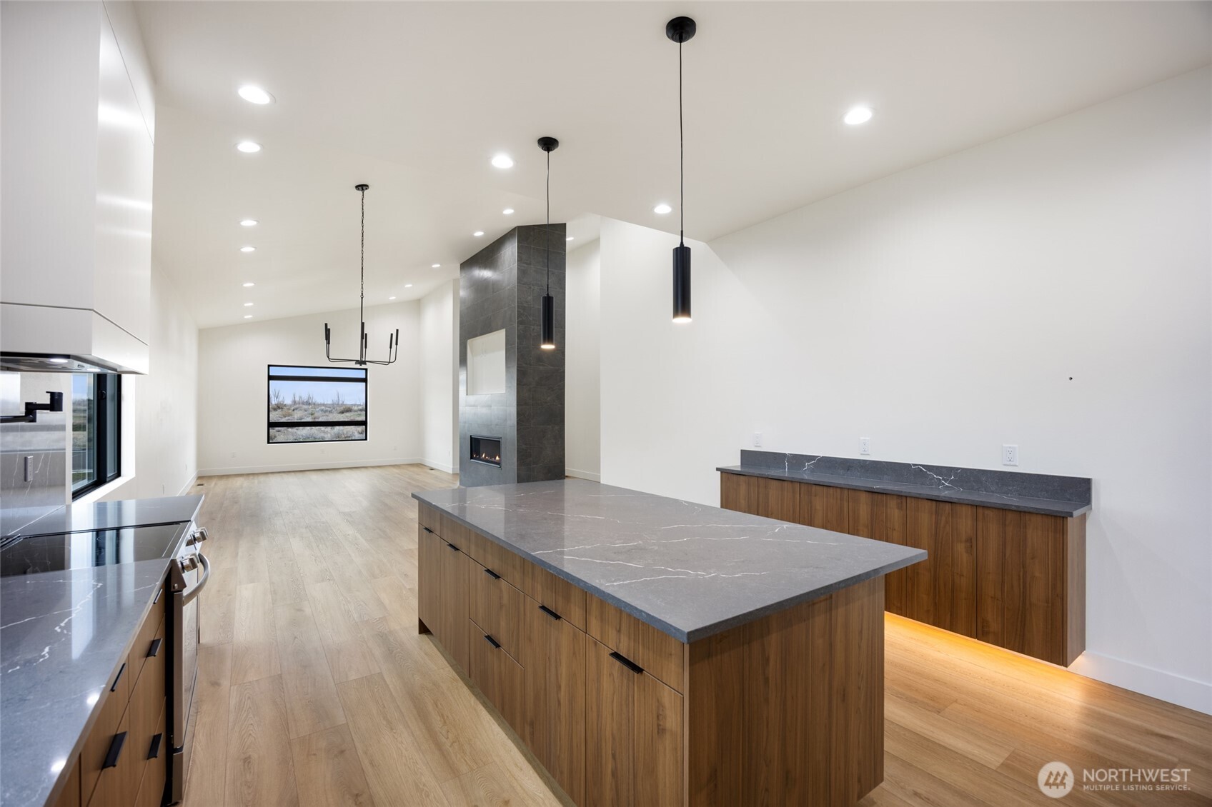 501 S Sand Dune Road , Moses Lake, WA 98837