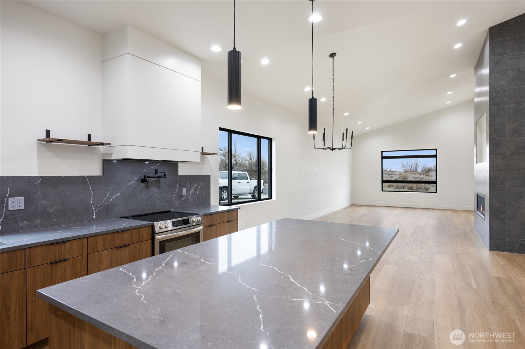 501 S Sand Dune Road , Moses Lake, WA 98837