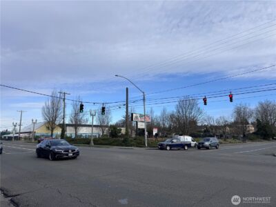 9825 Pacific Avenue S, Tacoma, WA 98444 - Photo 6