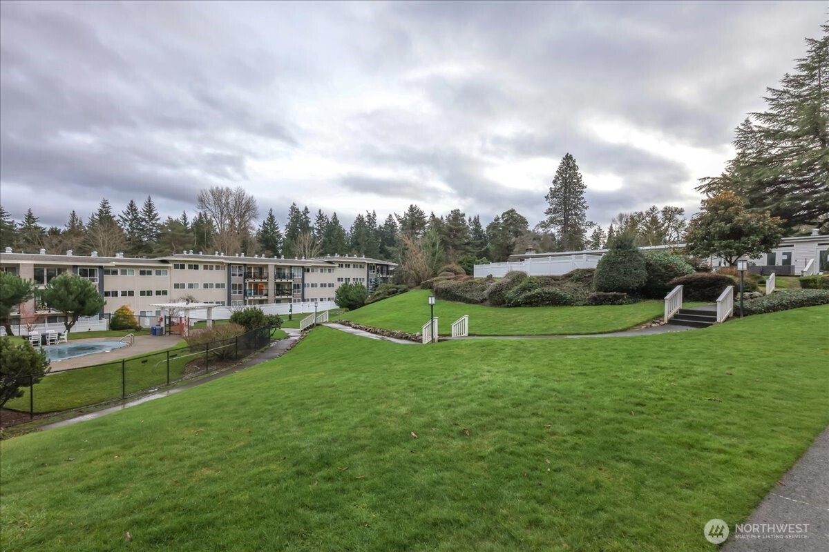 12631 NE 9th Place #C305, Bellevue, WA 98005