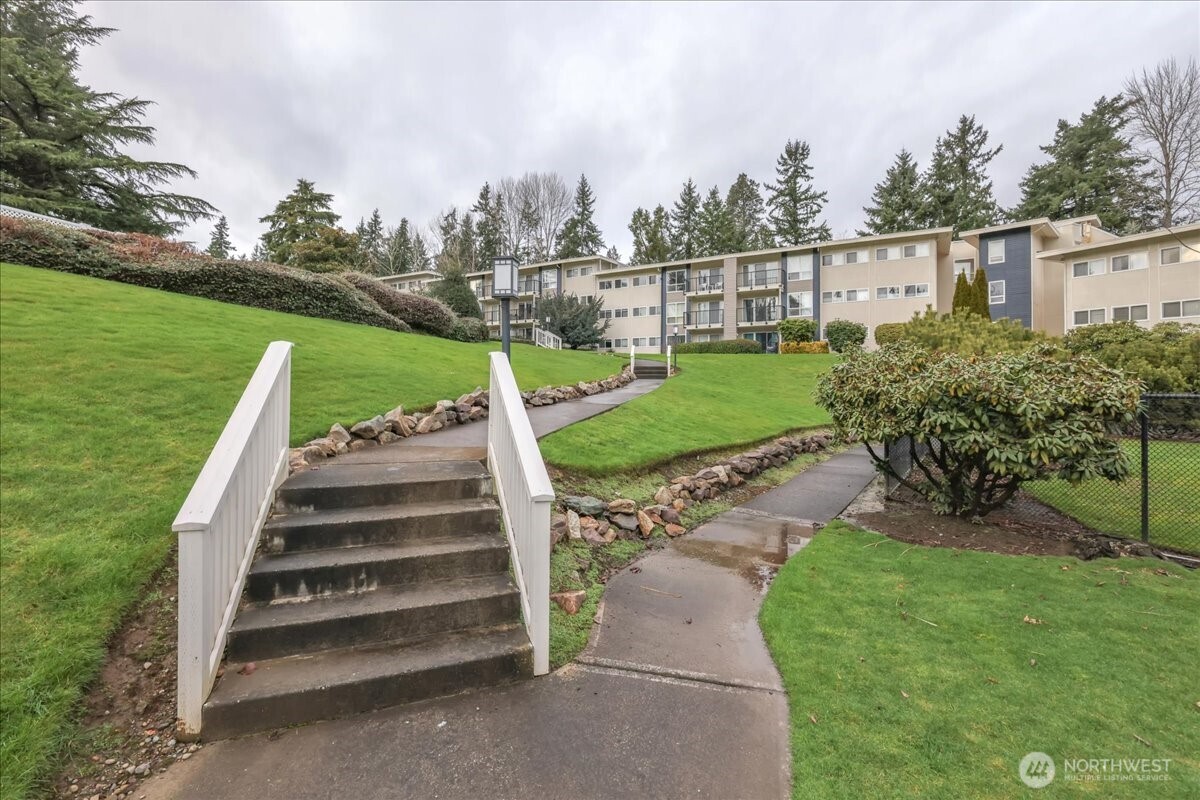 12631 NE 9th Place #C305, Bellevue, WA 98005