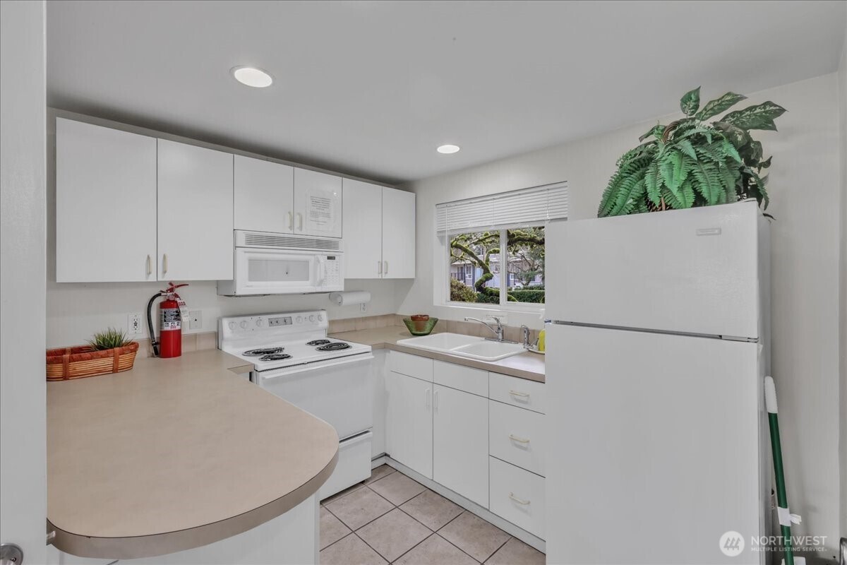 12631 NE 9th Place #C305, Bellevue, WA 98005