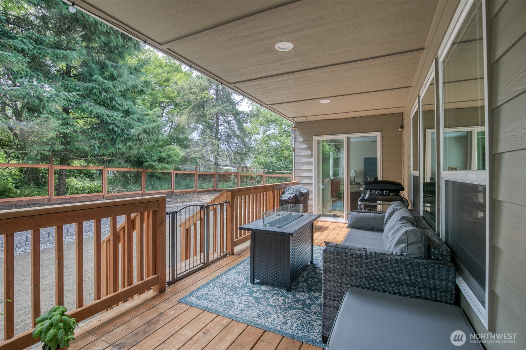 789 Island Circle SE, Ocean Shores, WA 98569