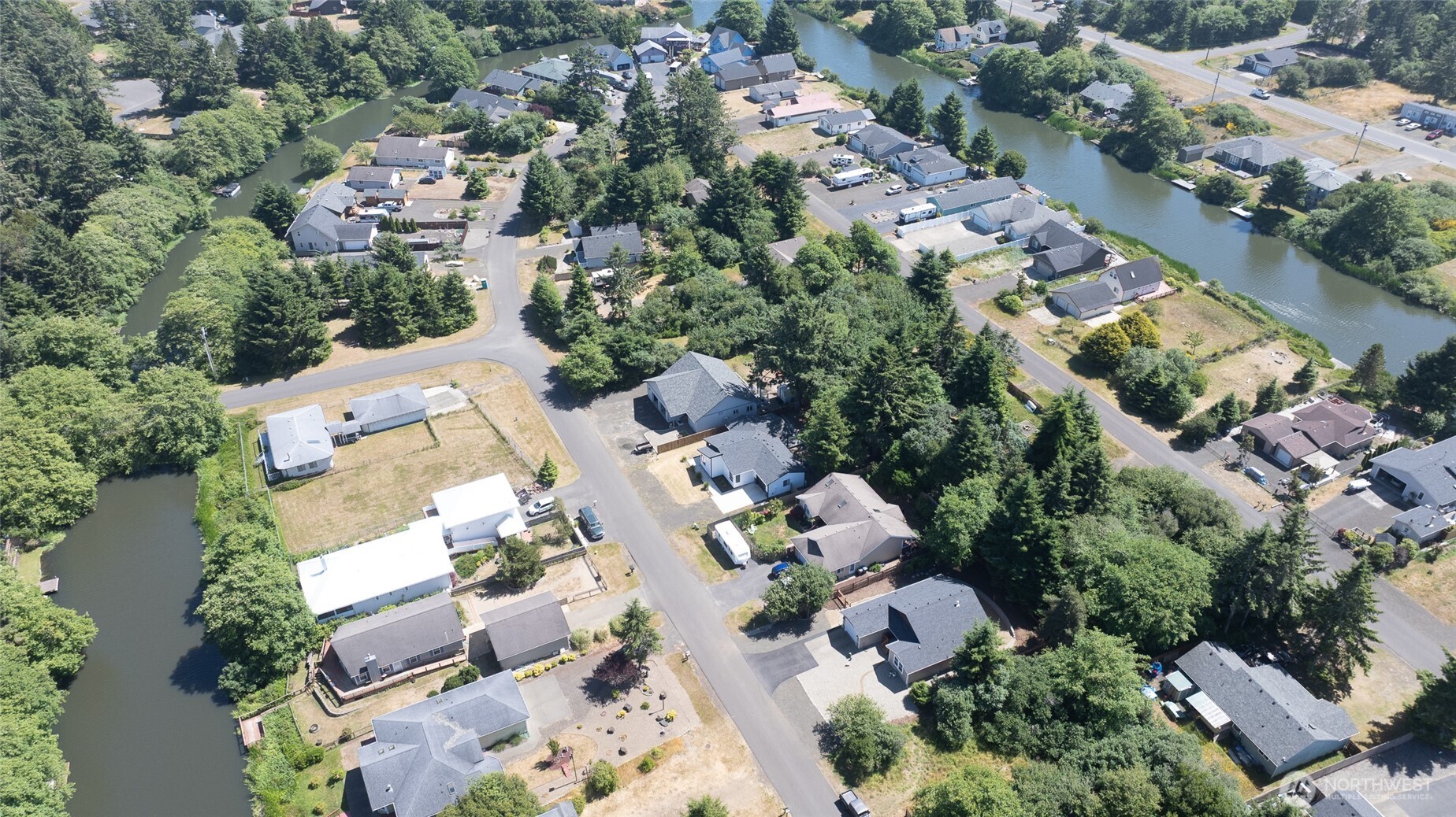 789 Island Circle SE, Ocean Shores, WA 98569