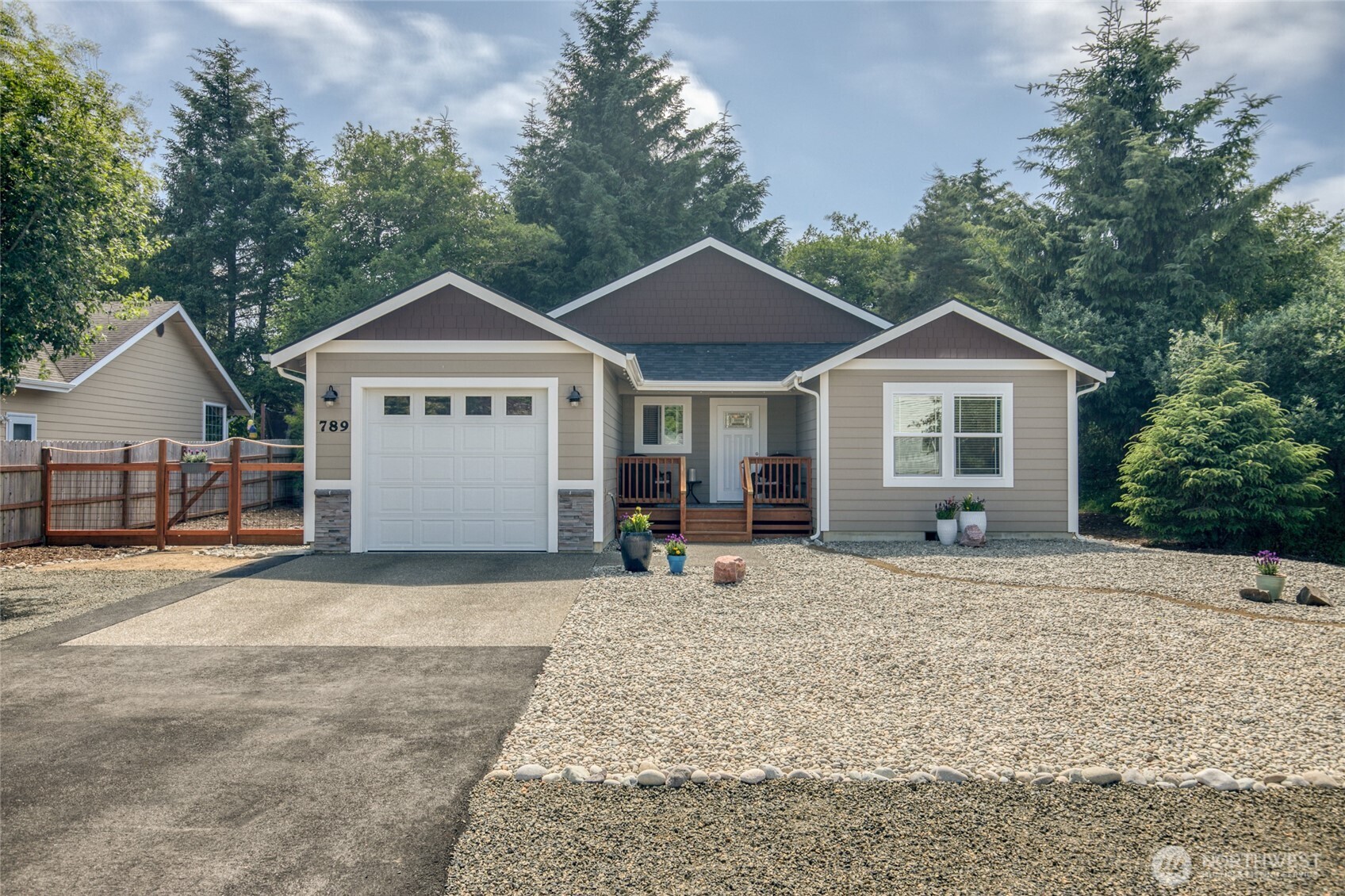 789 Island Circle SE, Ocean Shores, WA 98569