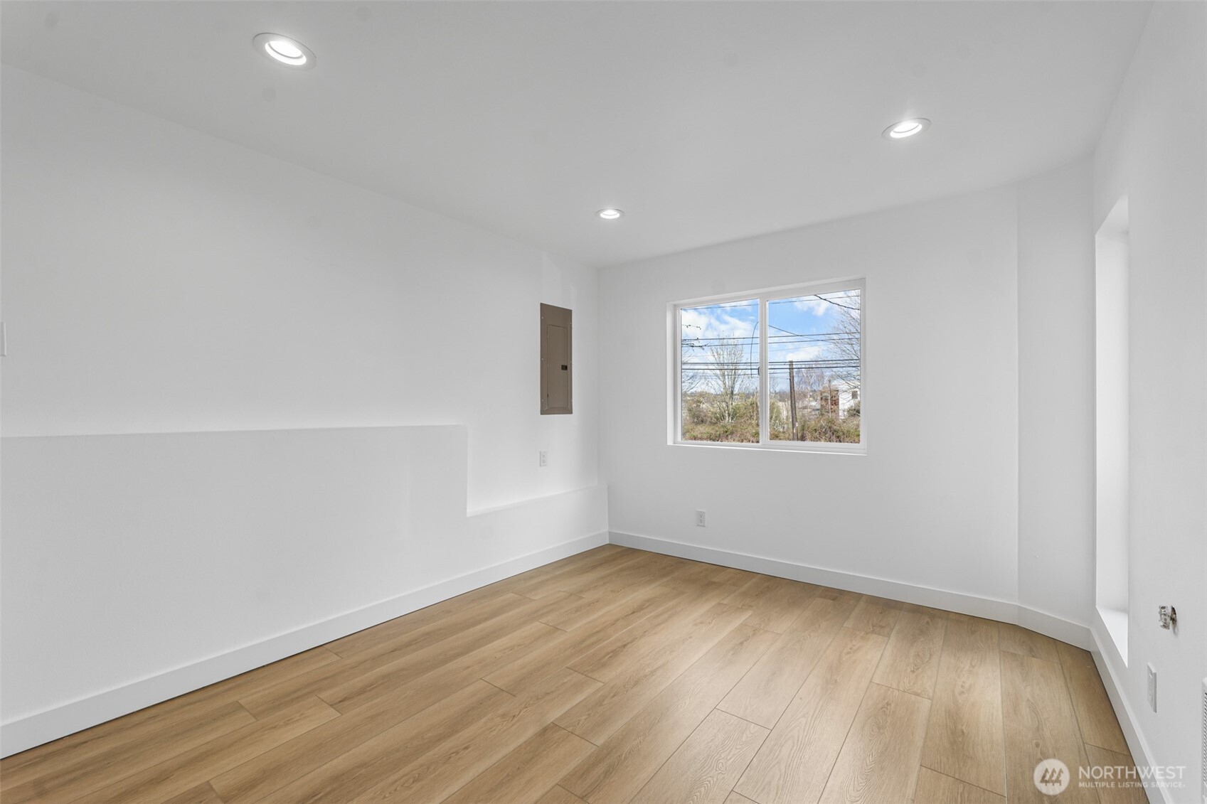 4047 25TH Avenue W, Seattle, WA 98199