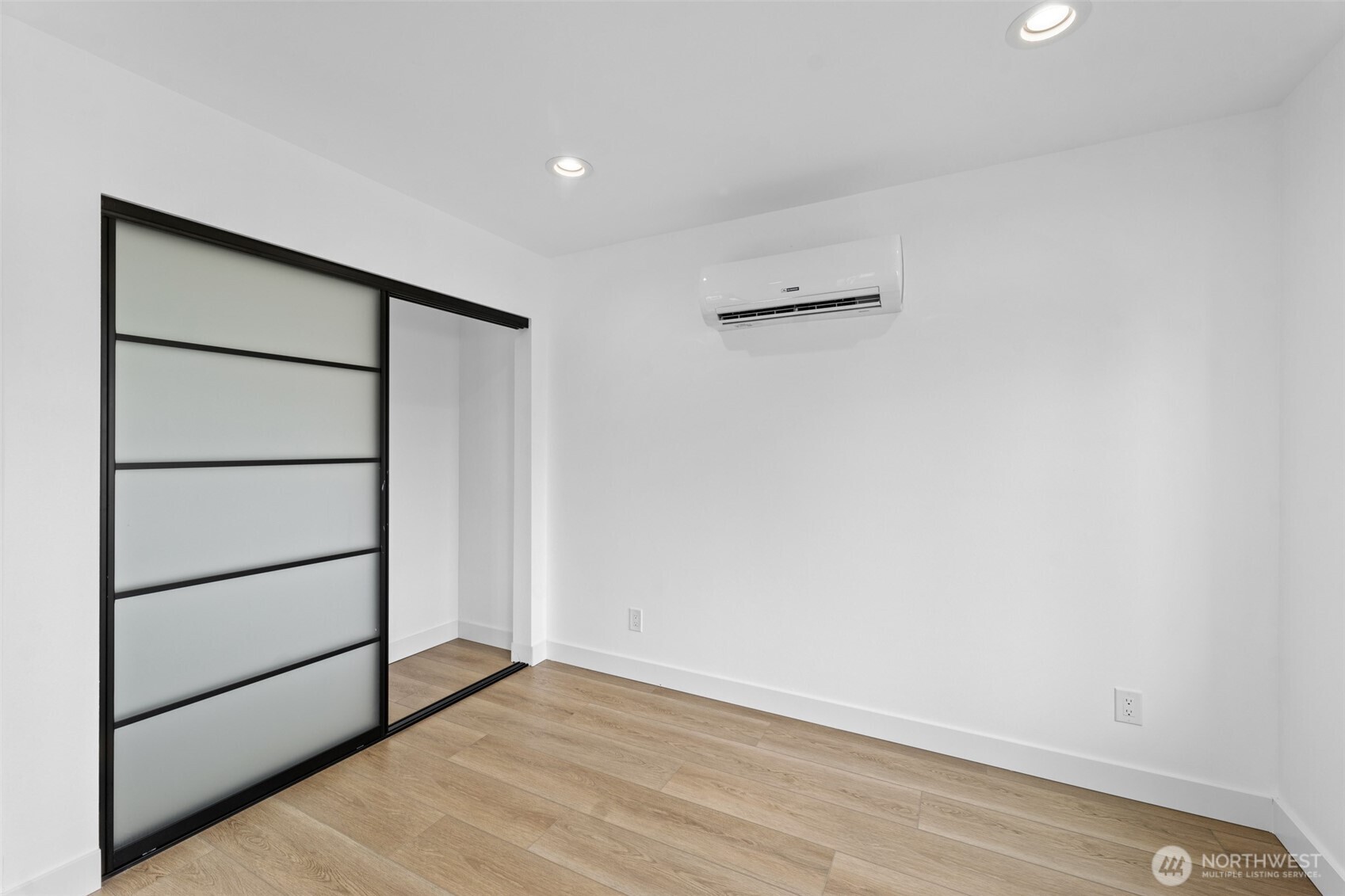 4047 25TH Avenue W, Seattle, WA 98199