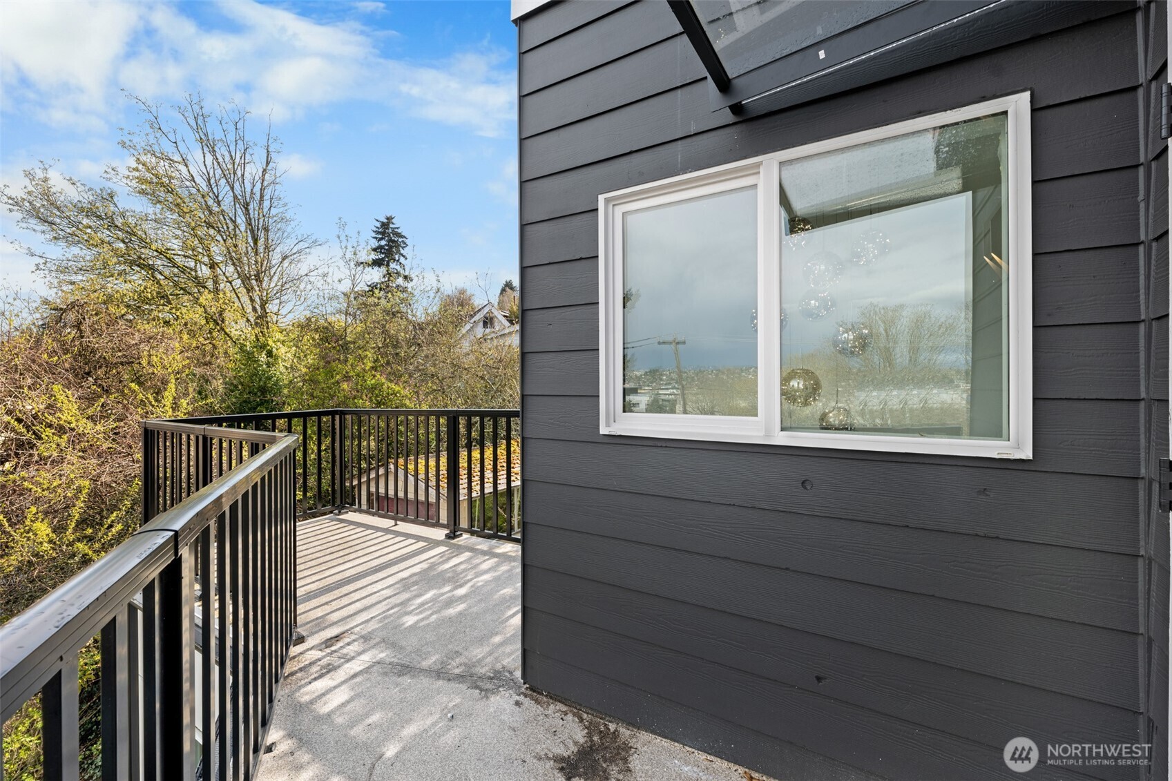 4047 25TH Avenue W, Seattle, WA 98199